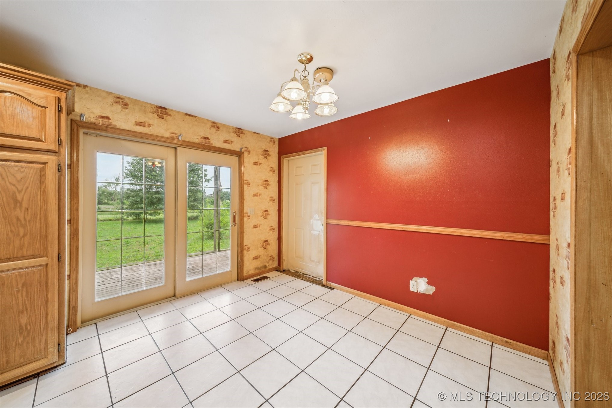 768 E Main Street Property Photo 6