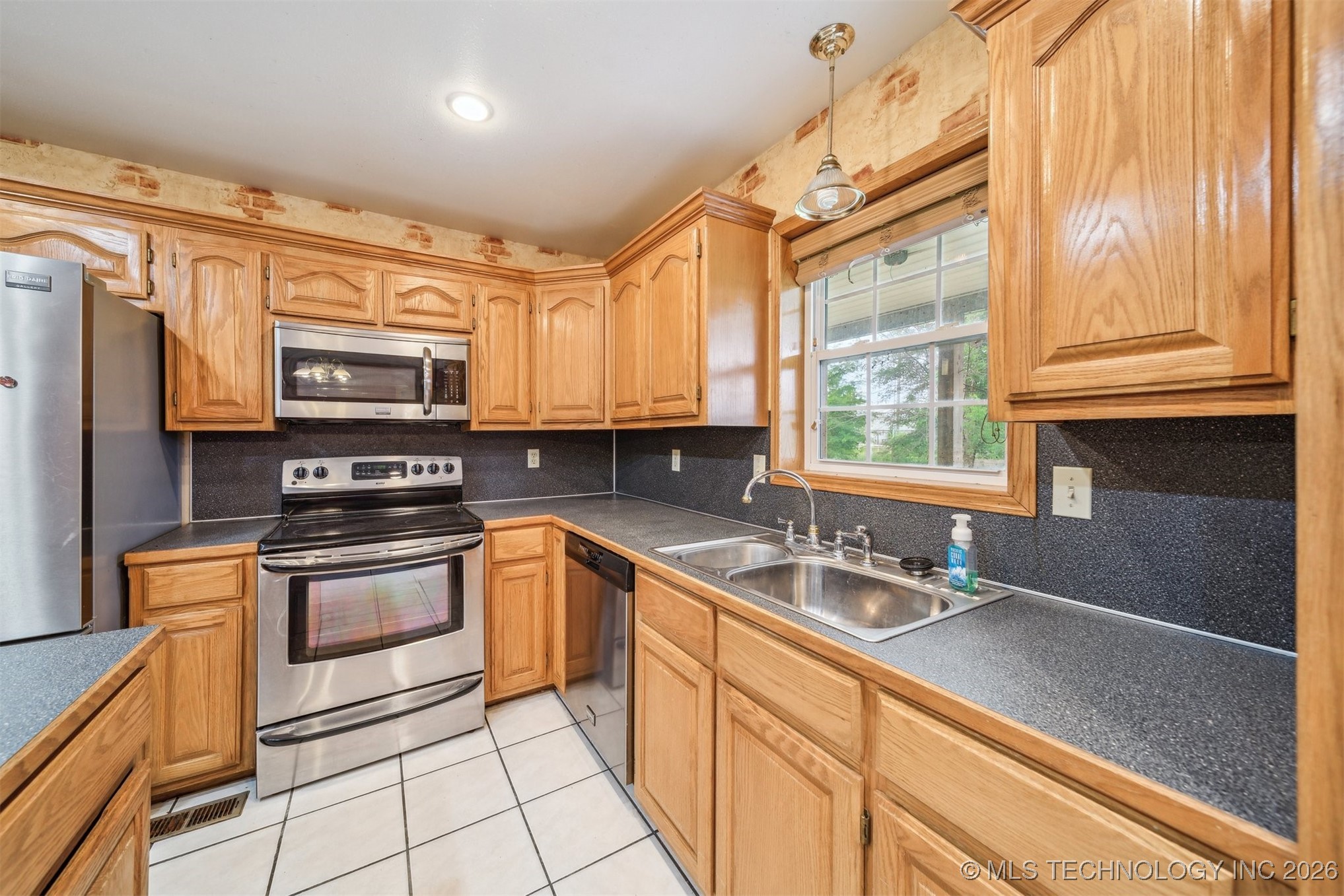 768 E Main Street Property Photo 8