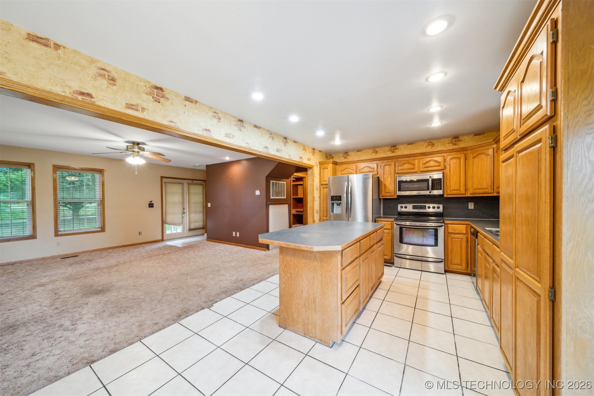 768 E Main Street Property Photo 10