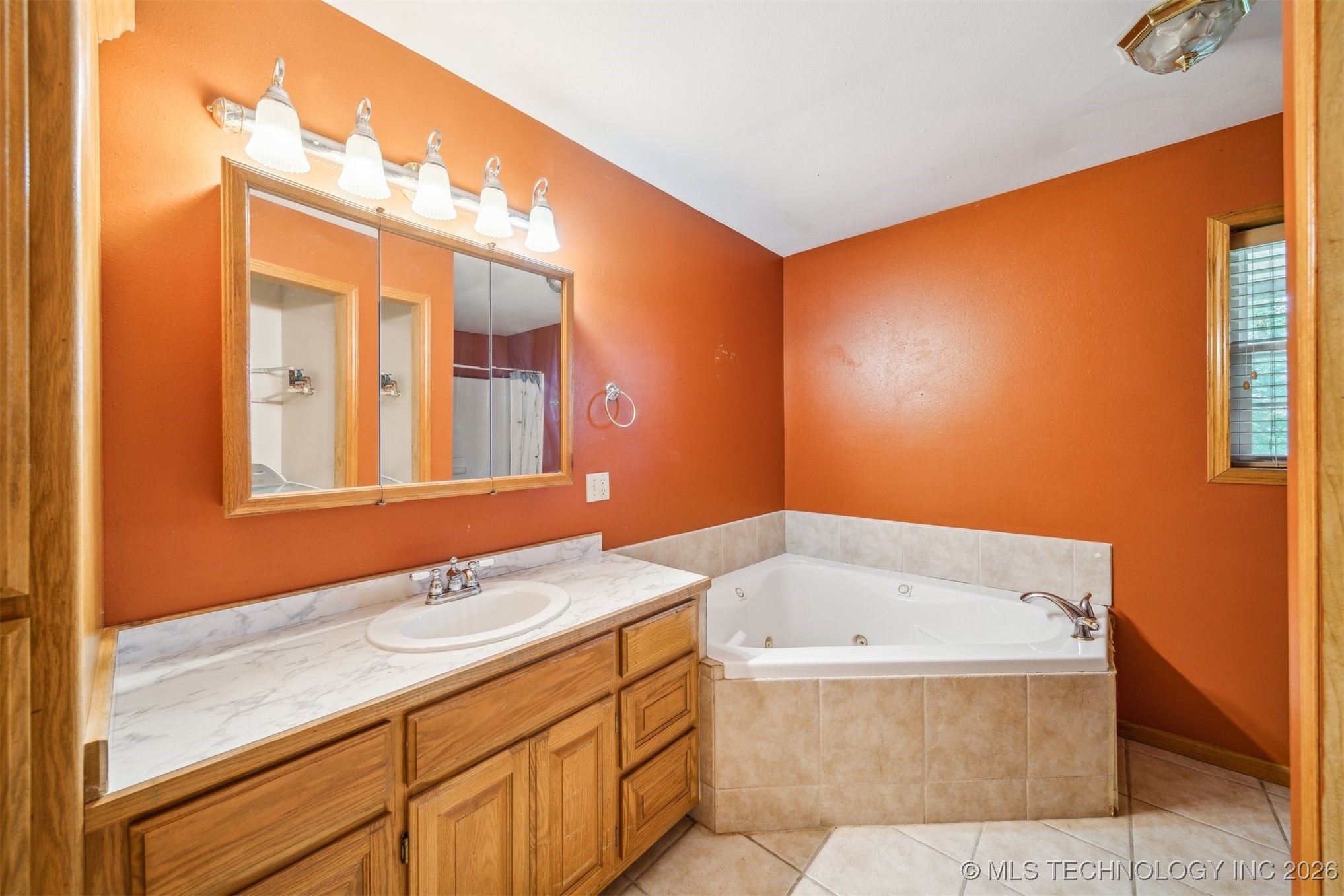 768 E Main Street Property Photo 15