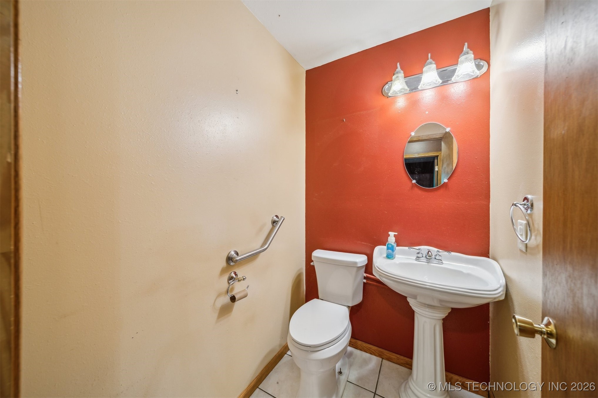 768 E Main Street Property Photo 16