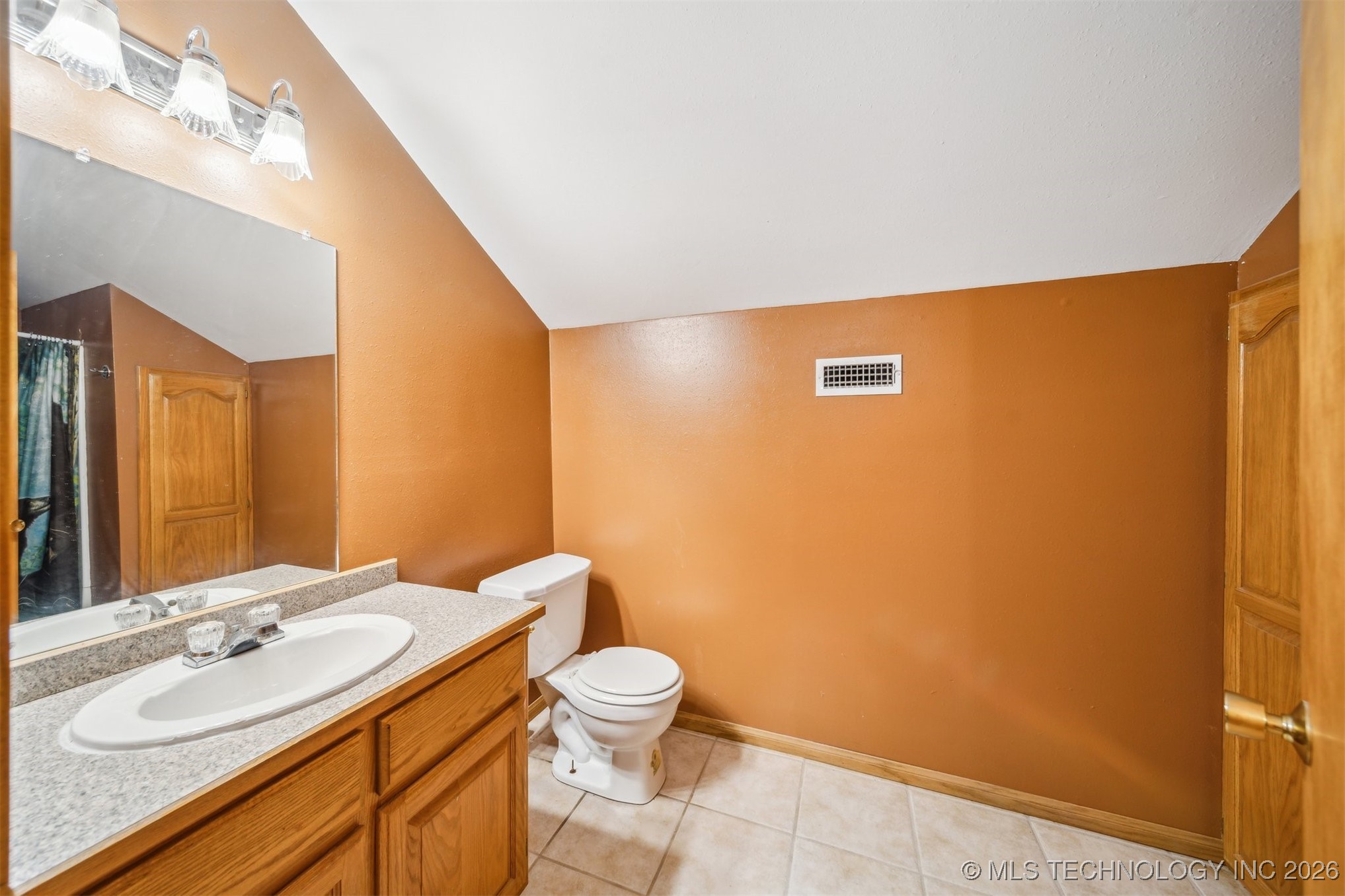 768 E Main Street Property Photo 19