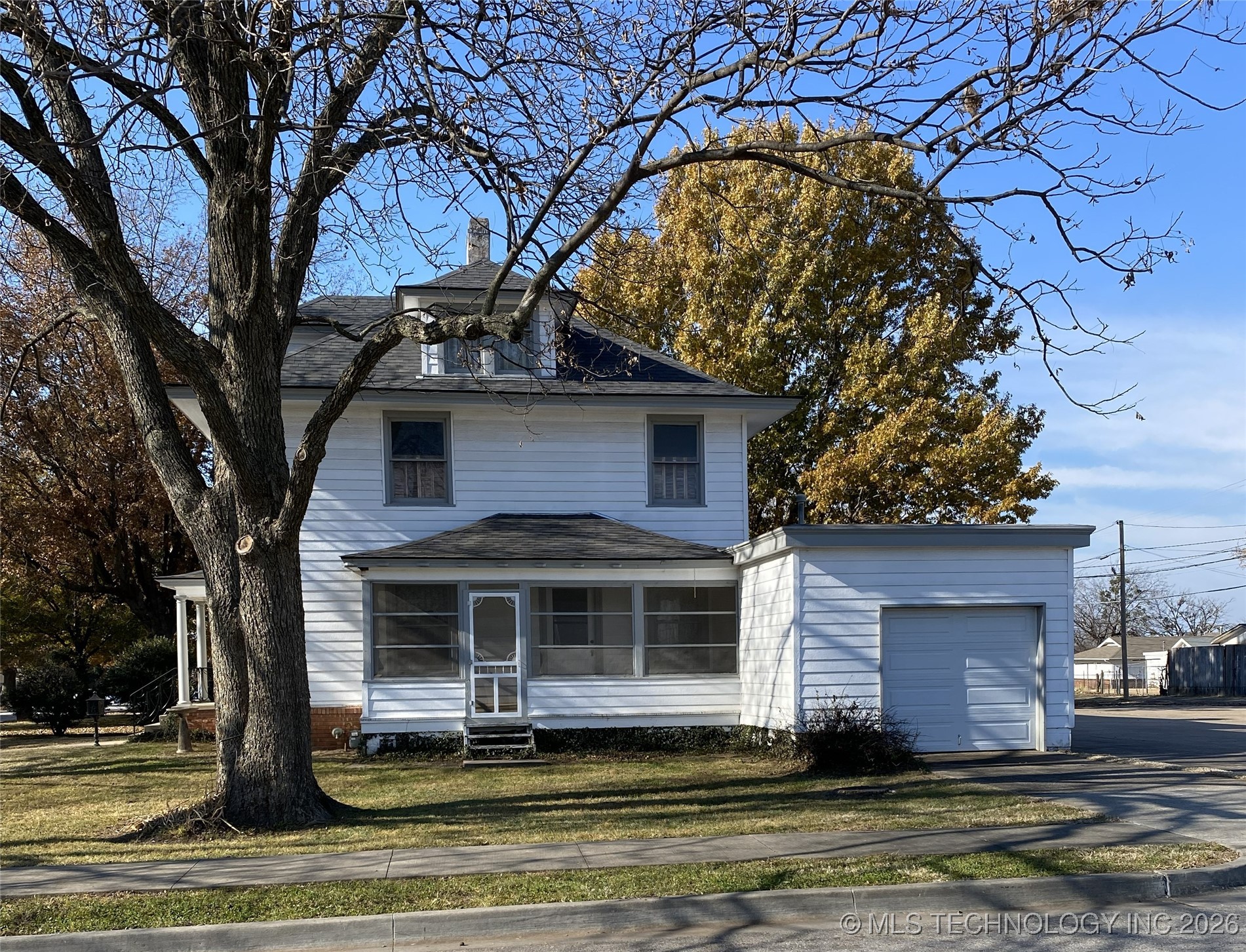 404 W Broadway Avenue Property Photo 2