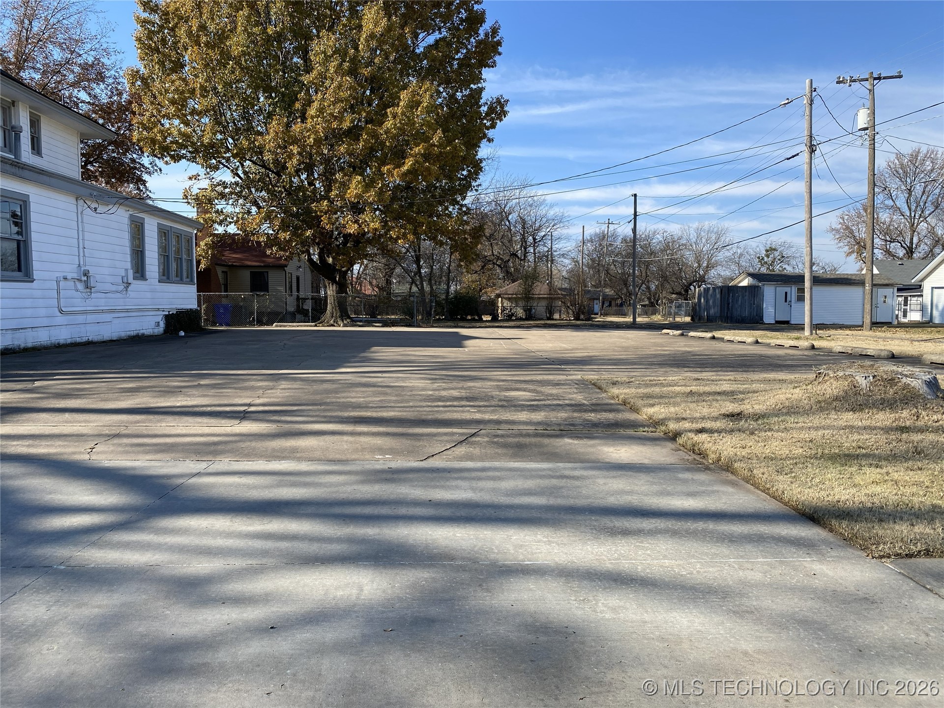 404 W Broadway Avenue Property Photo 4