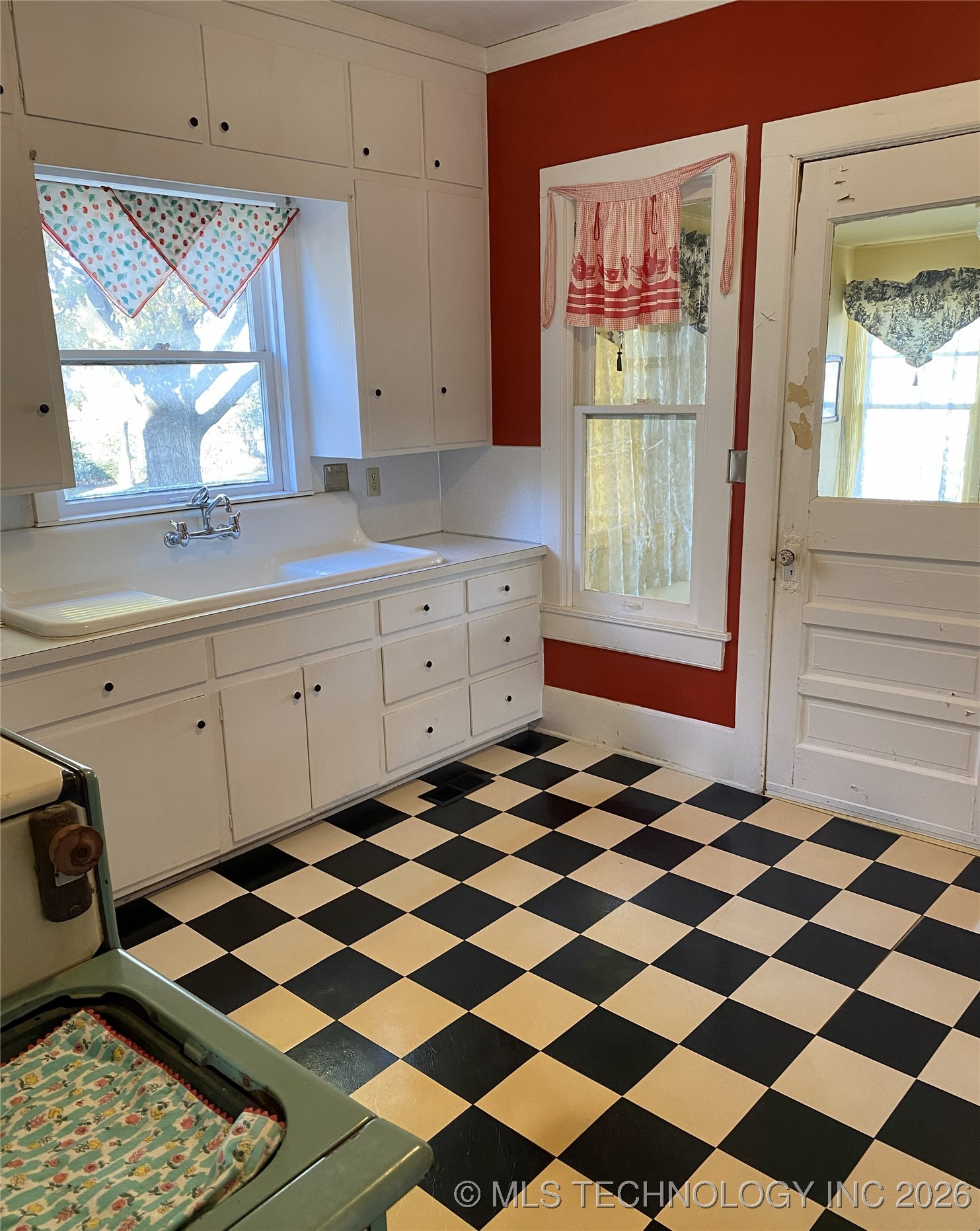 404 W Broadway Avenue Property Photo 7