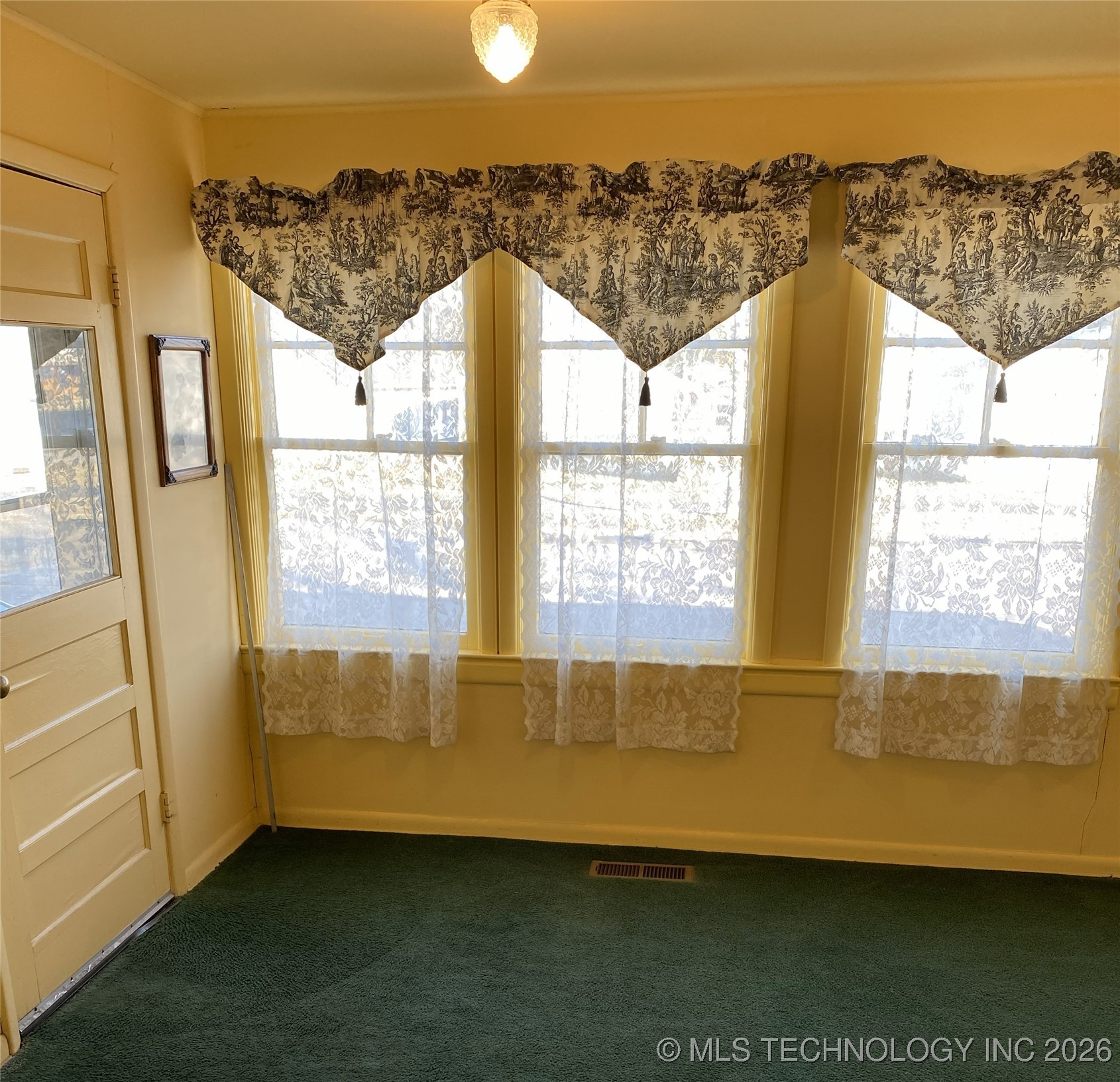 404 W Broadway Avenue Property Photo 9