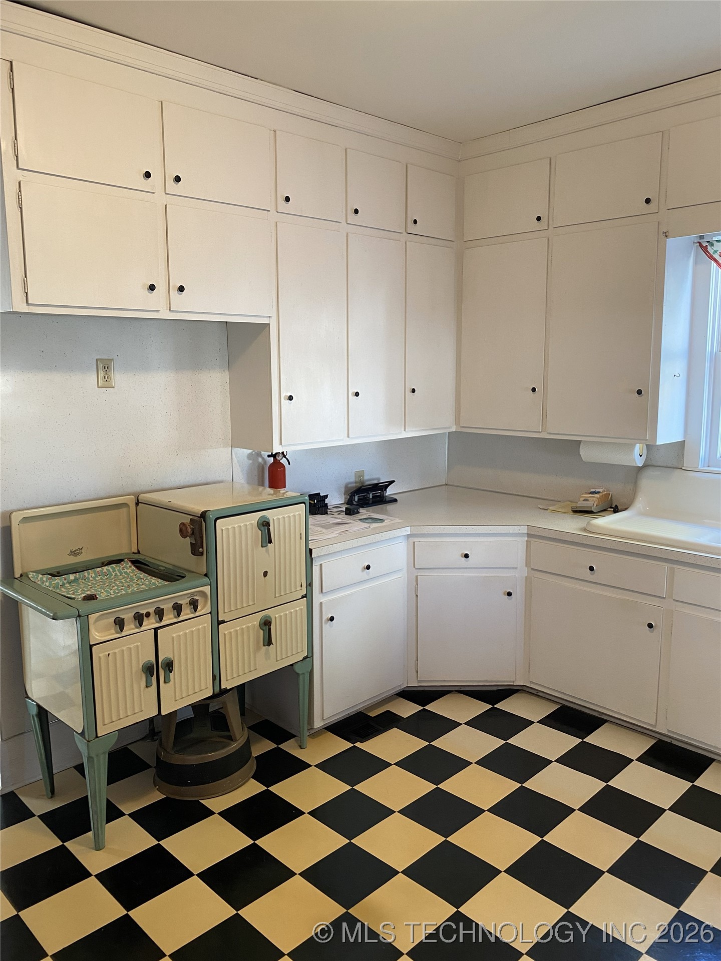 404 W Broadway Avenue Property Photo 11