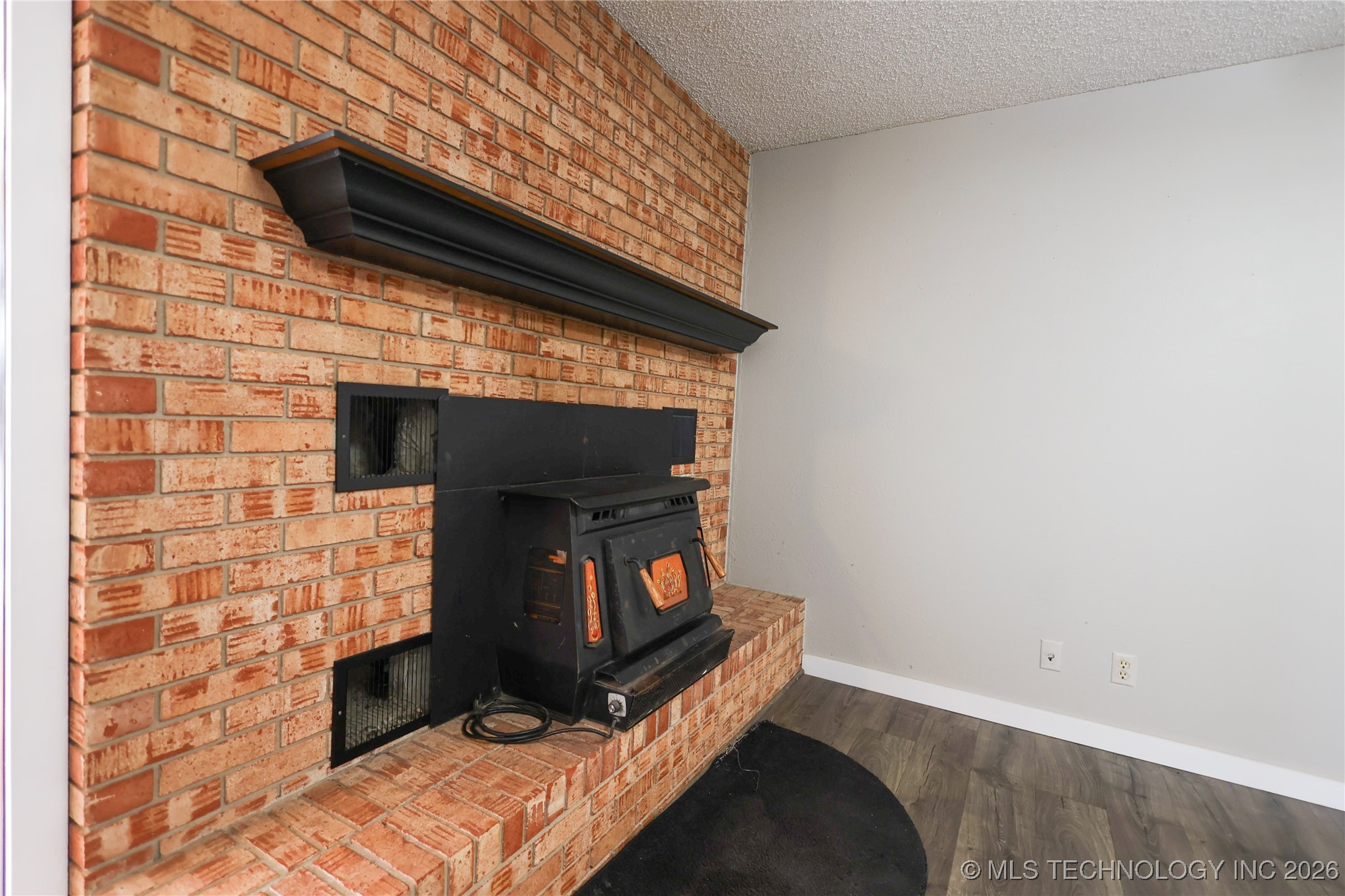 1701 W 14th Property Photo 5