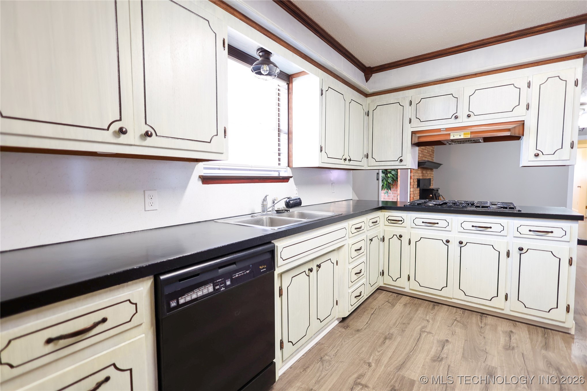 1701 W 14th Property Photo 9