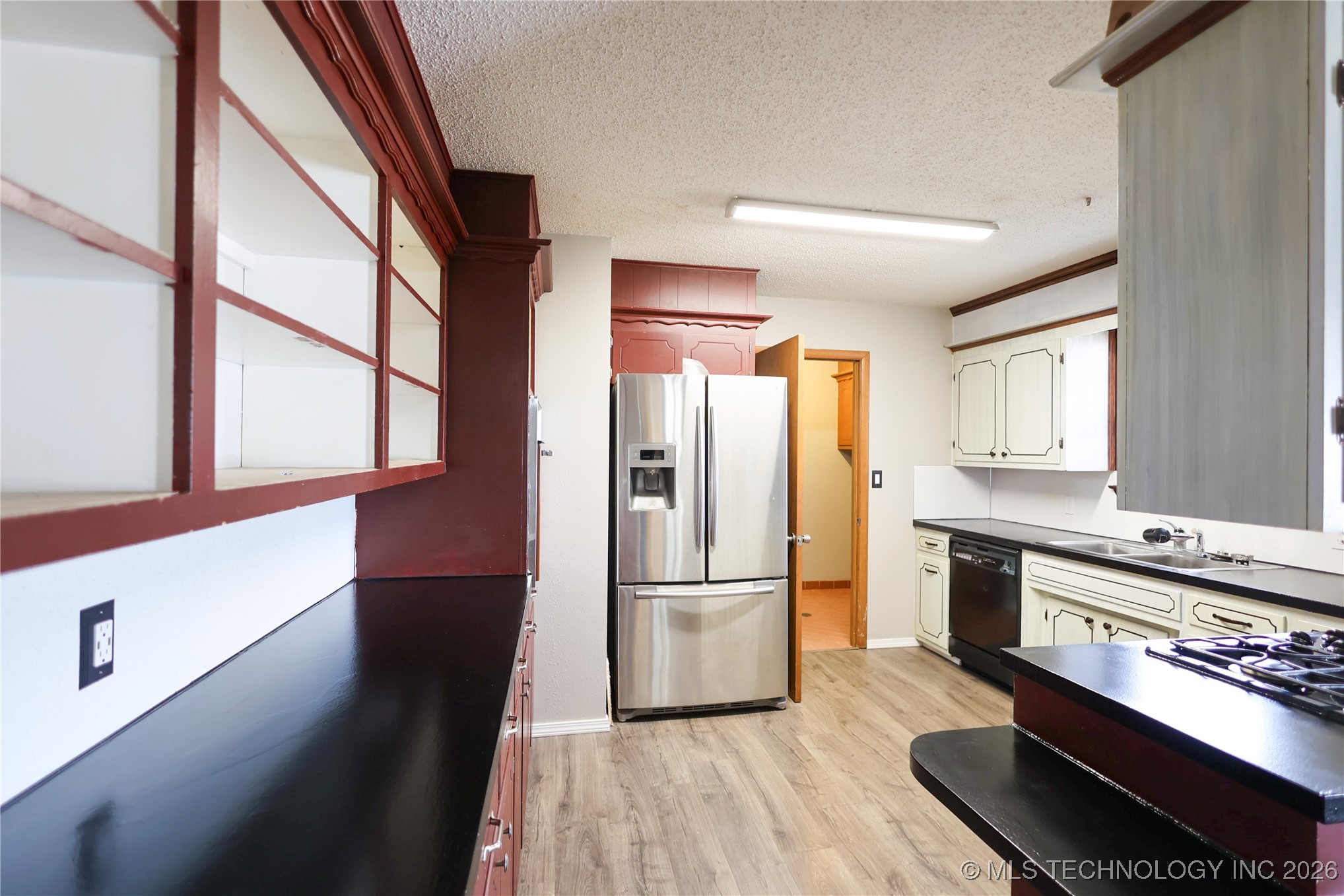 1701 W 14th Property Photo 12