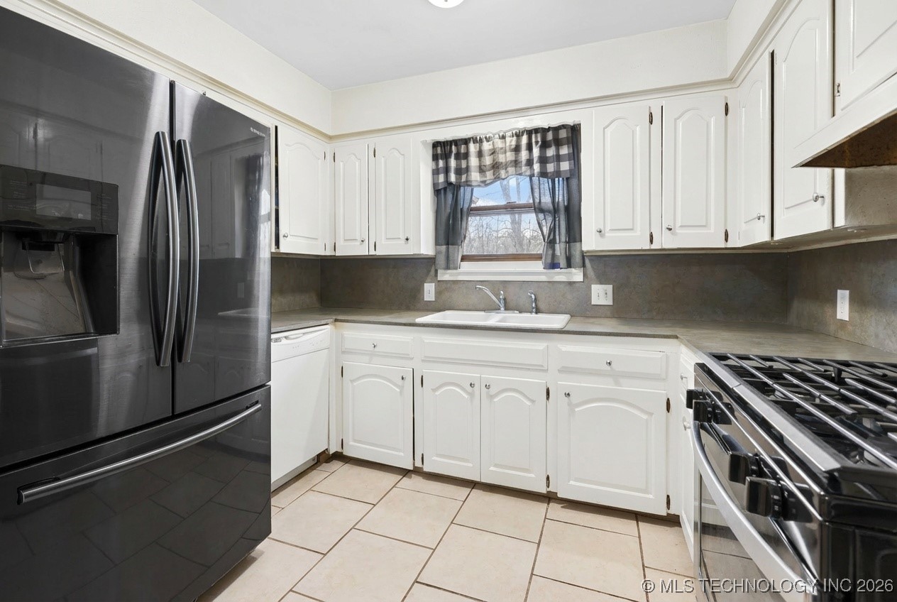 784 N Moccasin Place Property Photo 6