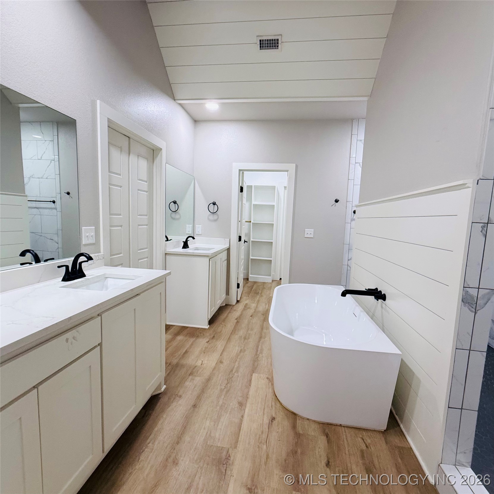 114 Wilson Loop Property Photo 18