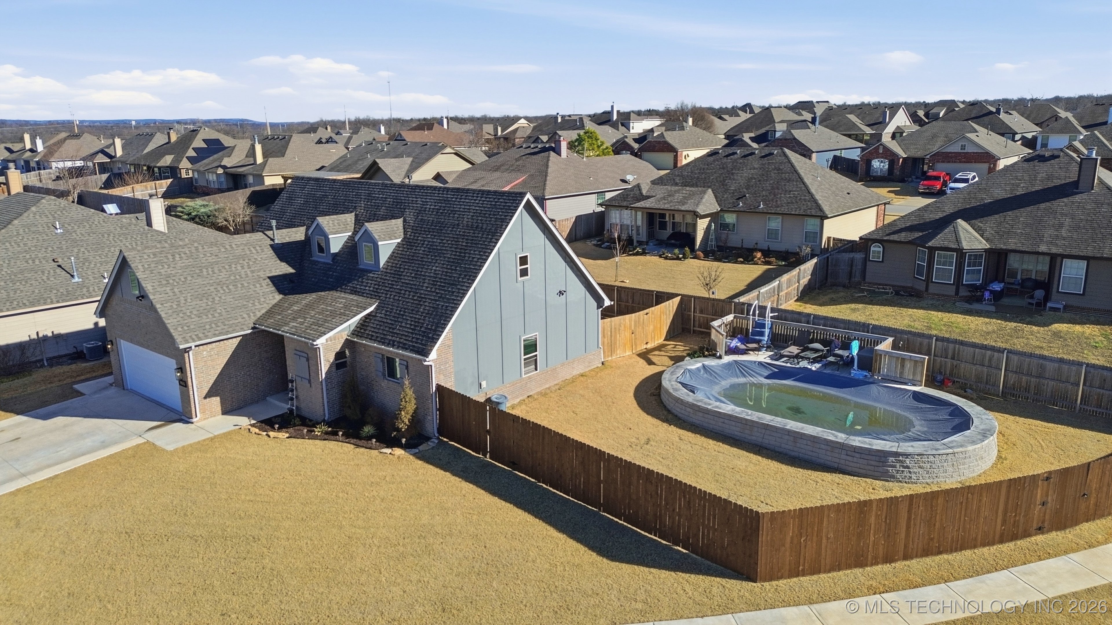 215 W 52nd Street Property Photo 3