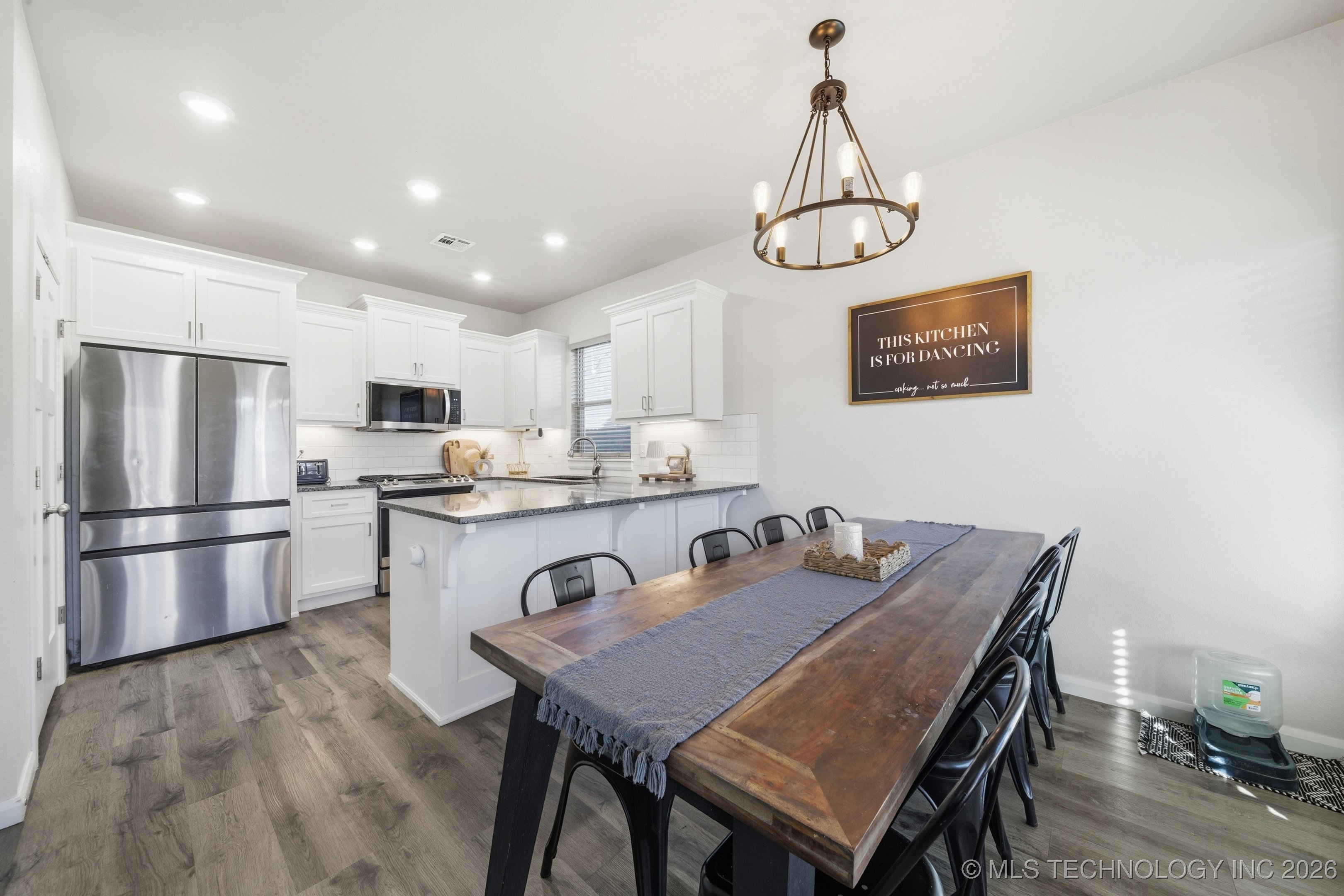 215 W 52nd Street Property Photo 10