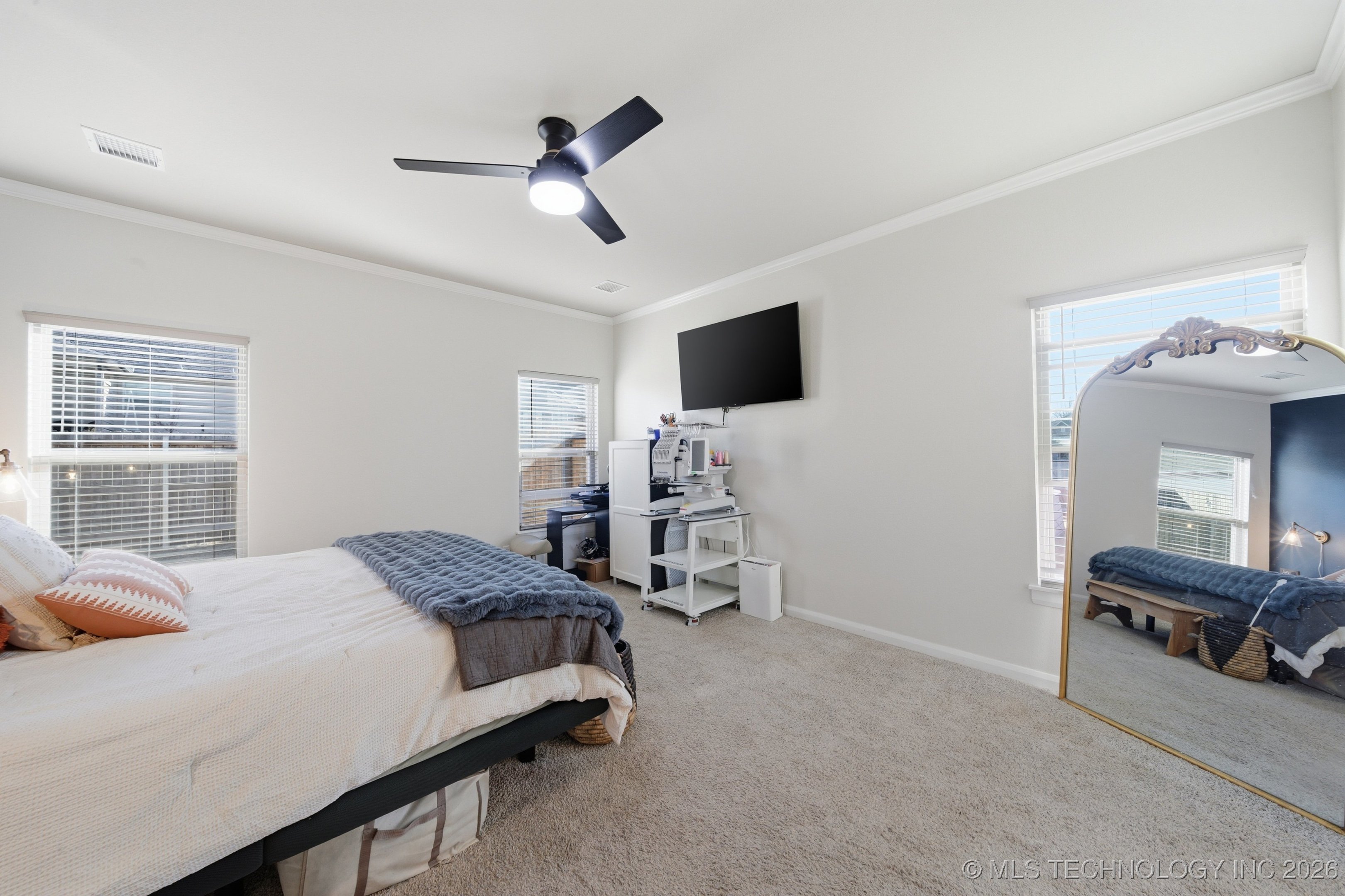 215 W 52nd Street Property Photo 14