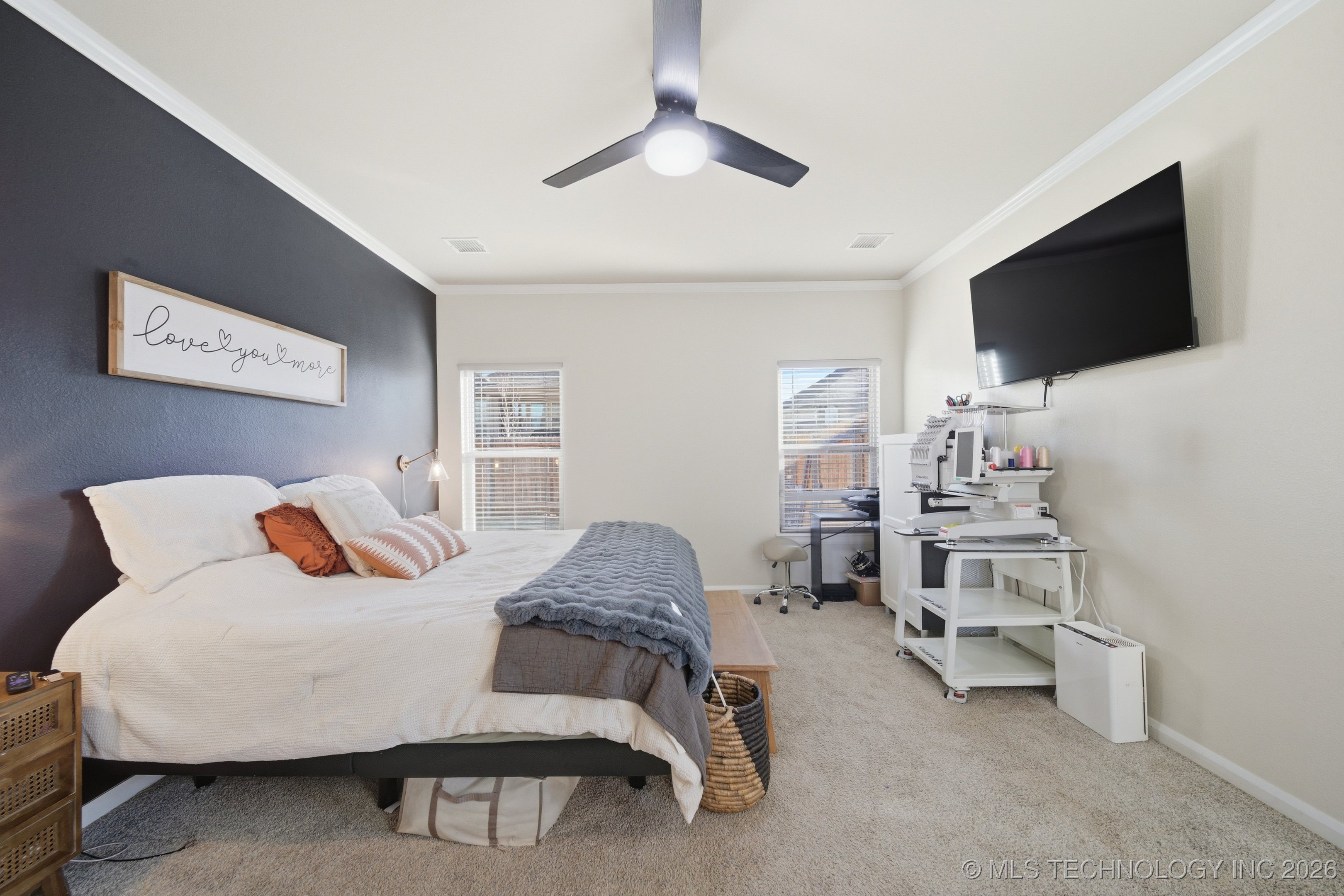 215 W 52nd Street Property Photo 15