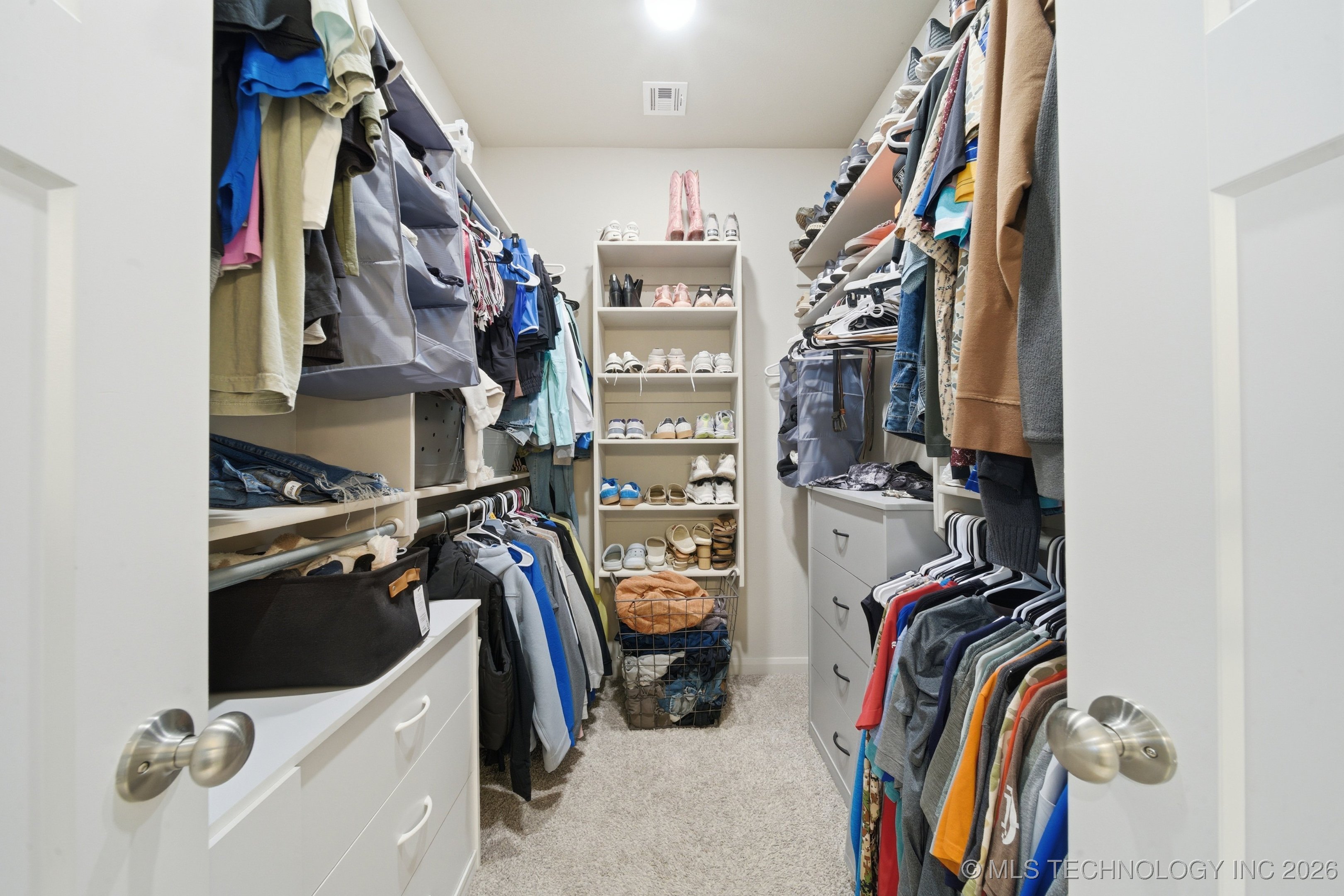 215 W 52nd Street Property Photo 18