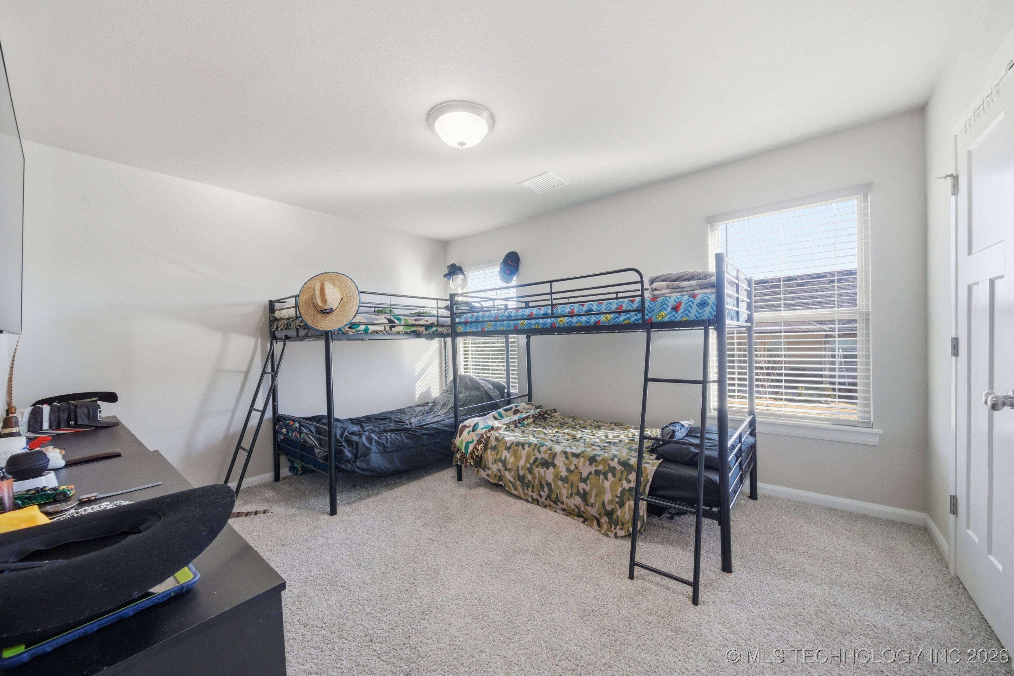 215 W 52nd Street Property Photo 21