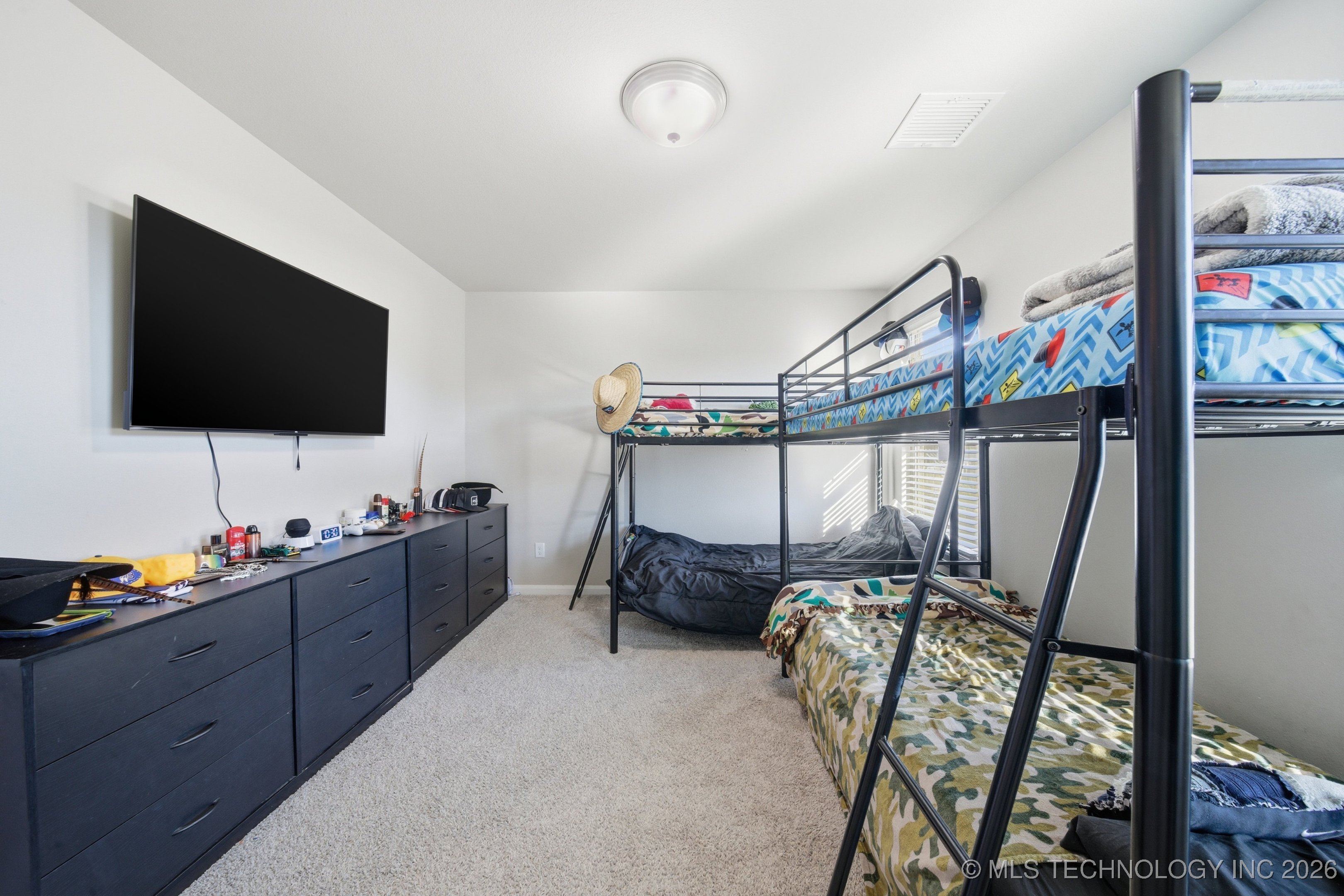 215 W 52nd Street Property Photo 22