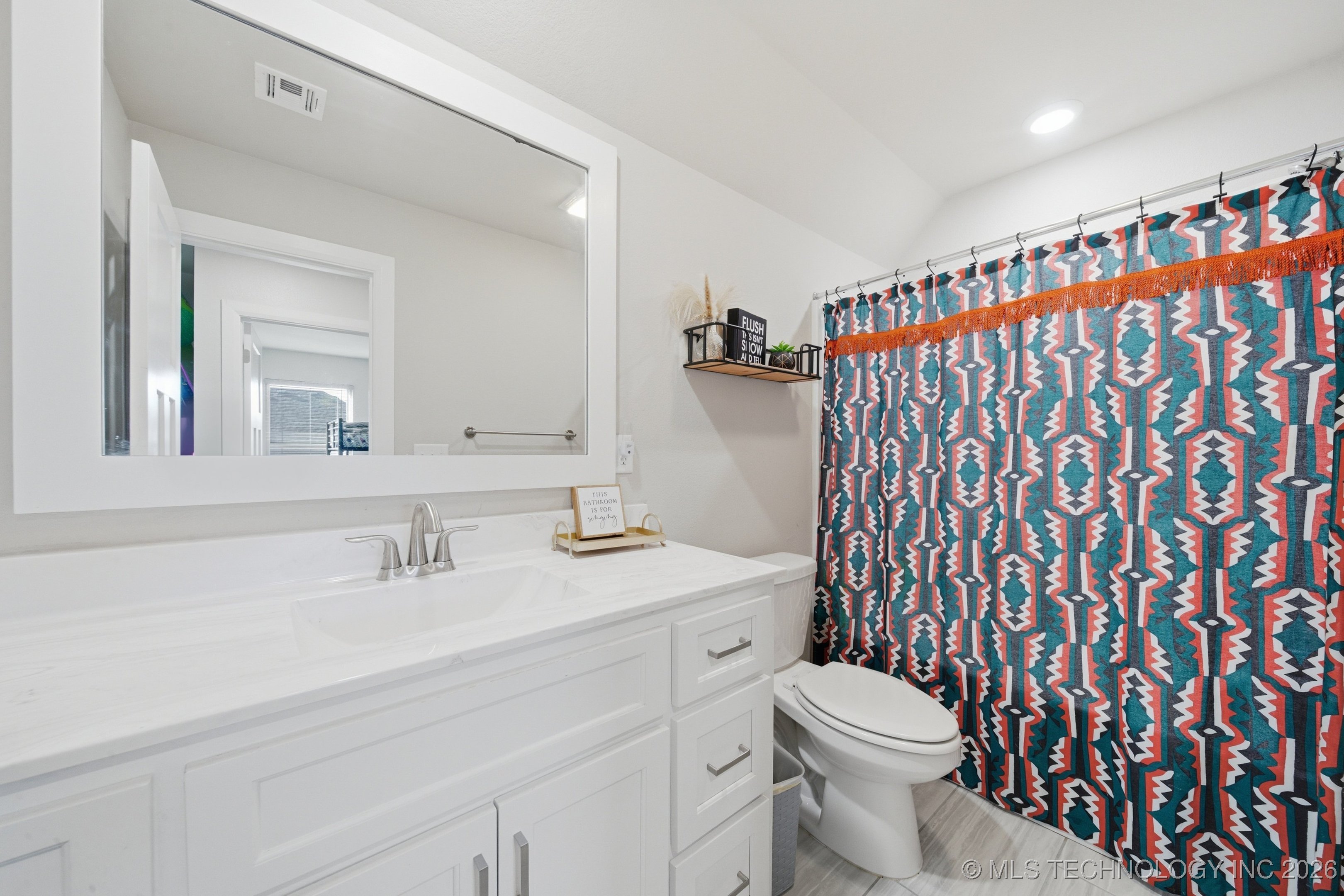 215 W 52nd Street Property Photo 23