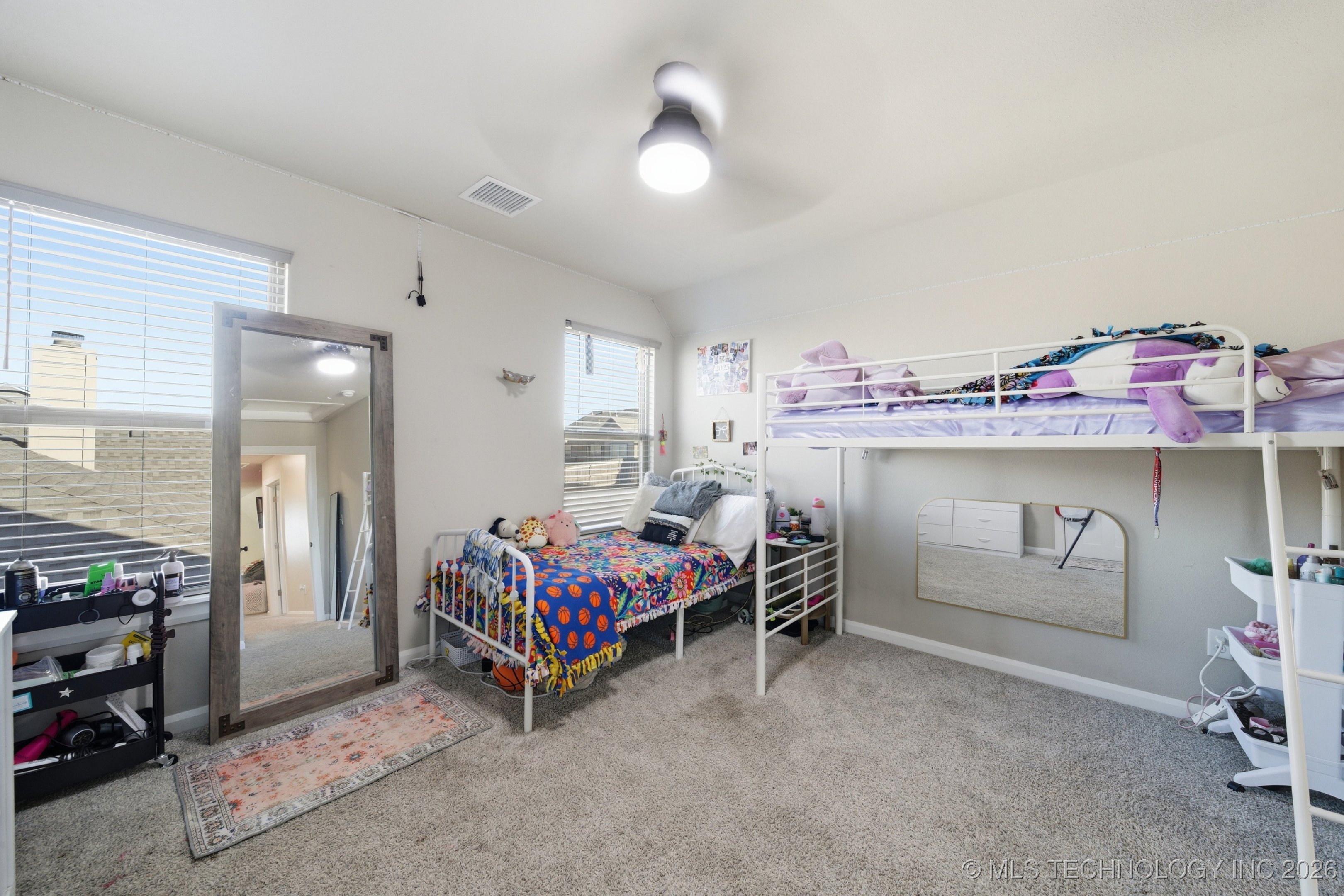 215 W 52nd Street Property Photo 25