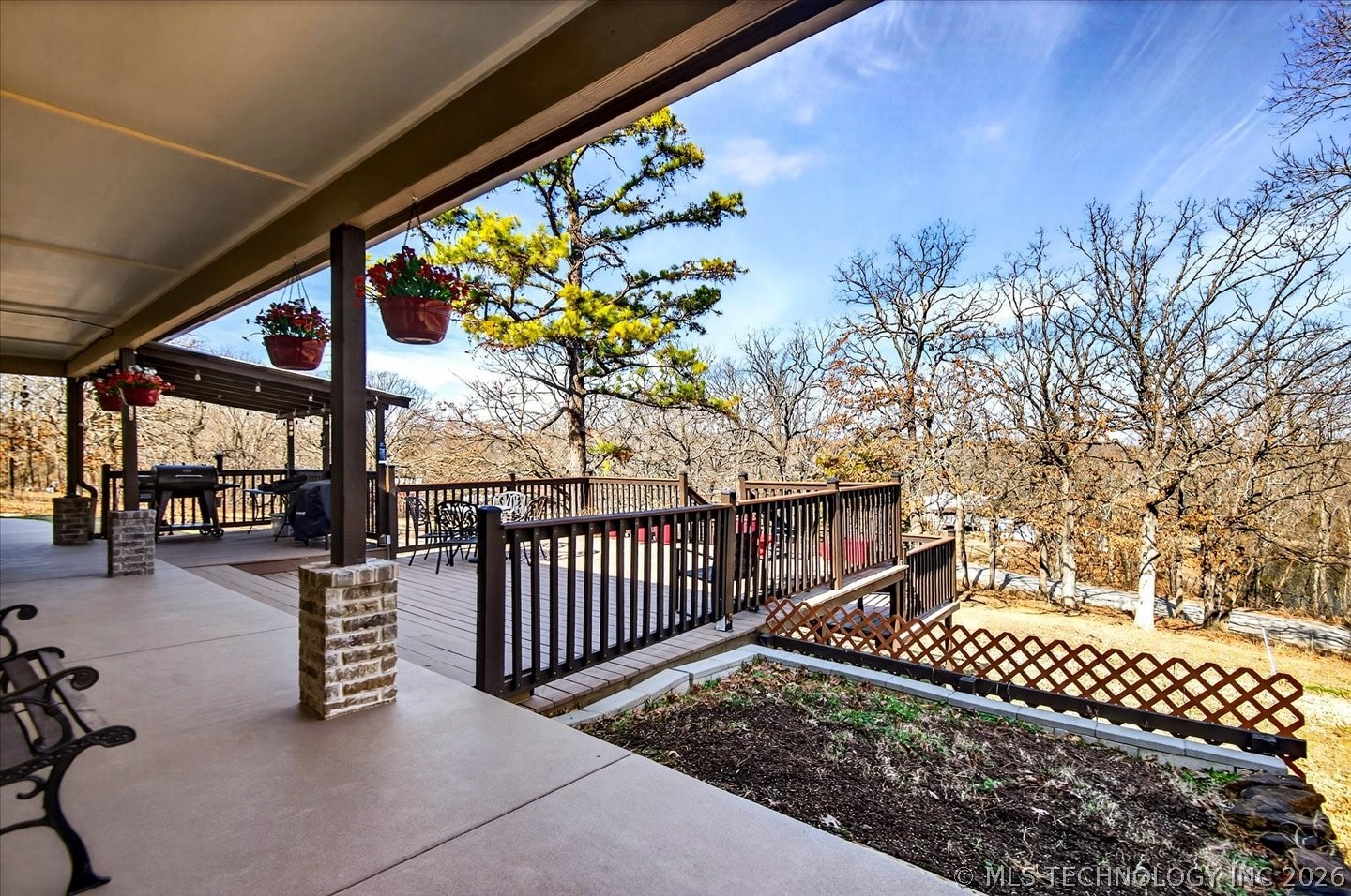 18290 N Lombard Lane Property Photo 3