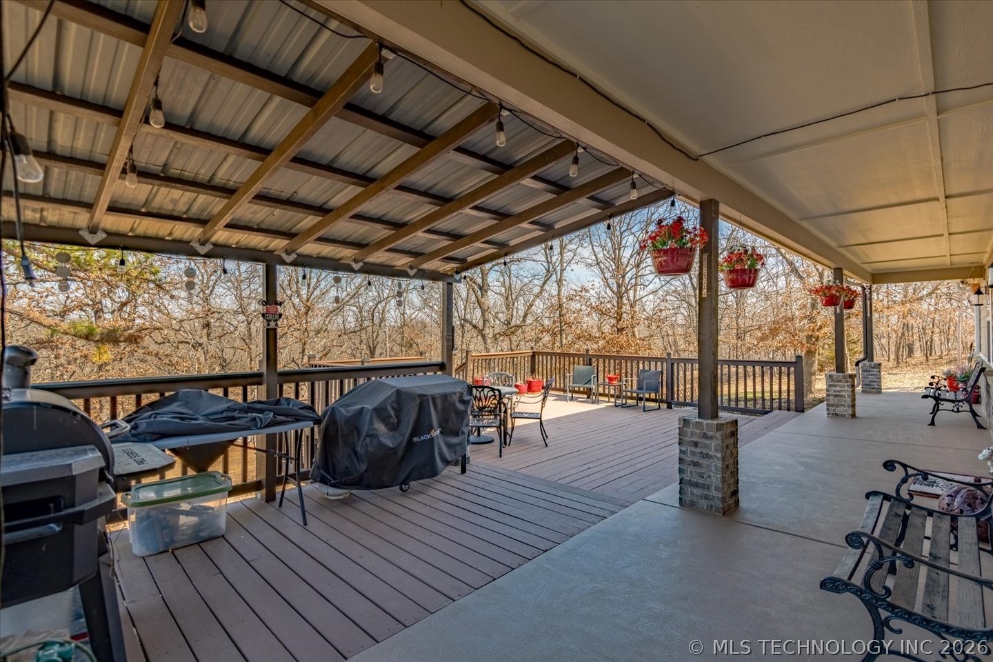 18290 N Lombard Lane Property Photo 4