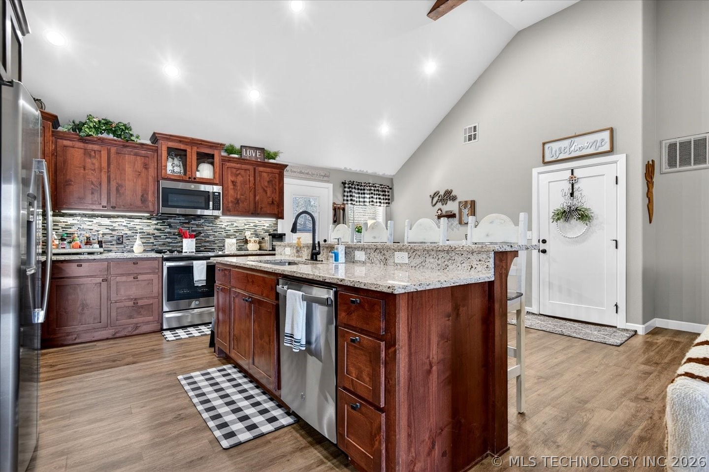 18290 N Lombard Lane Property Photo 8