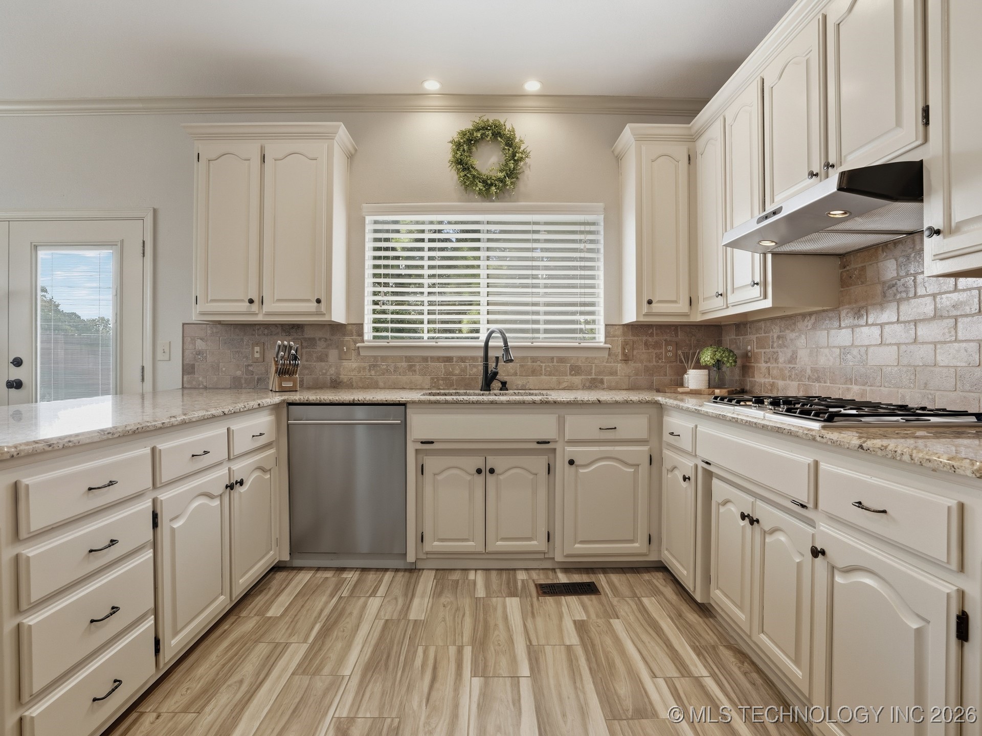 8710 S Delaware Place Property Photo 18