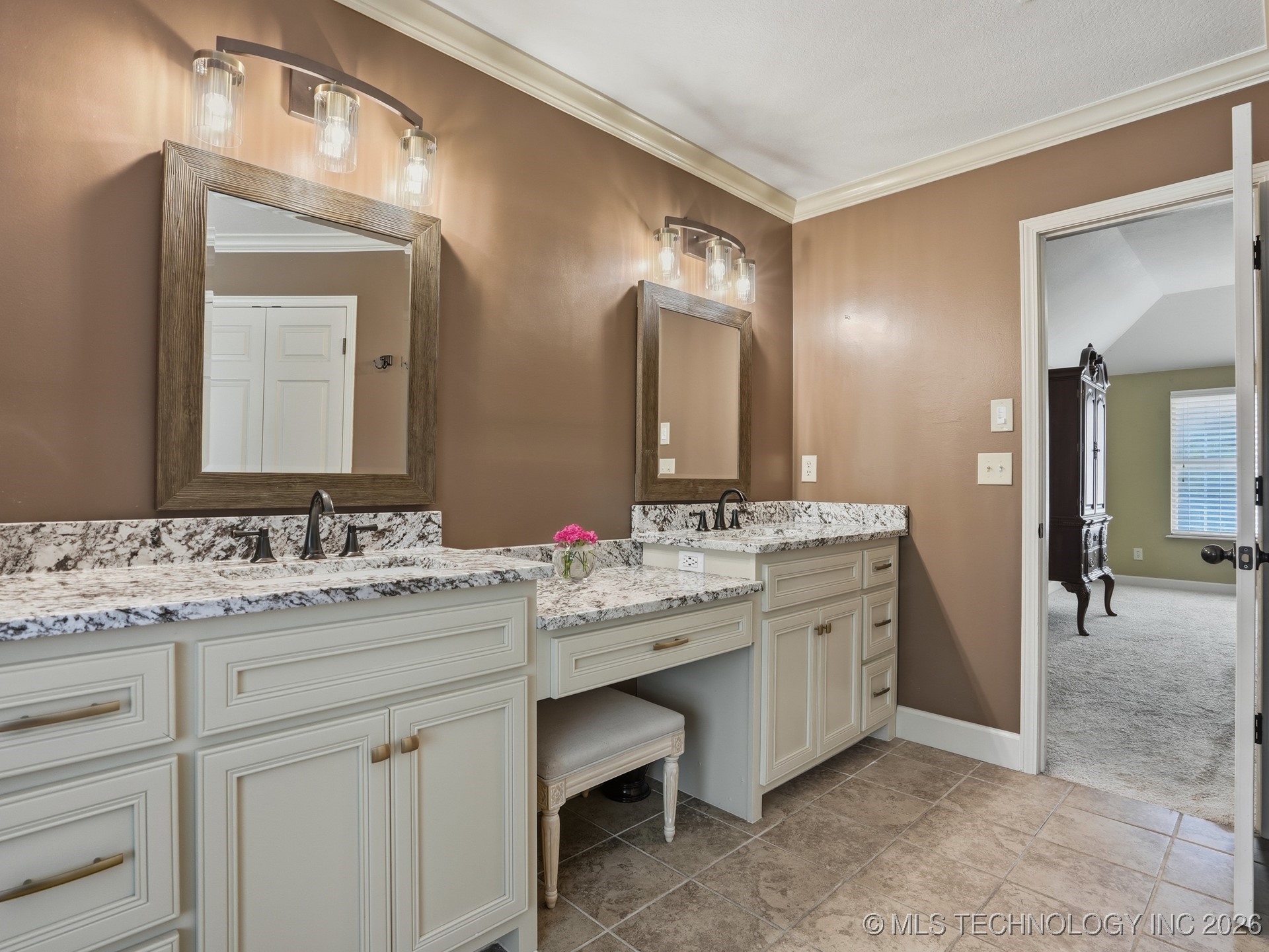 8710 S Delaware Place Property Photo 26