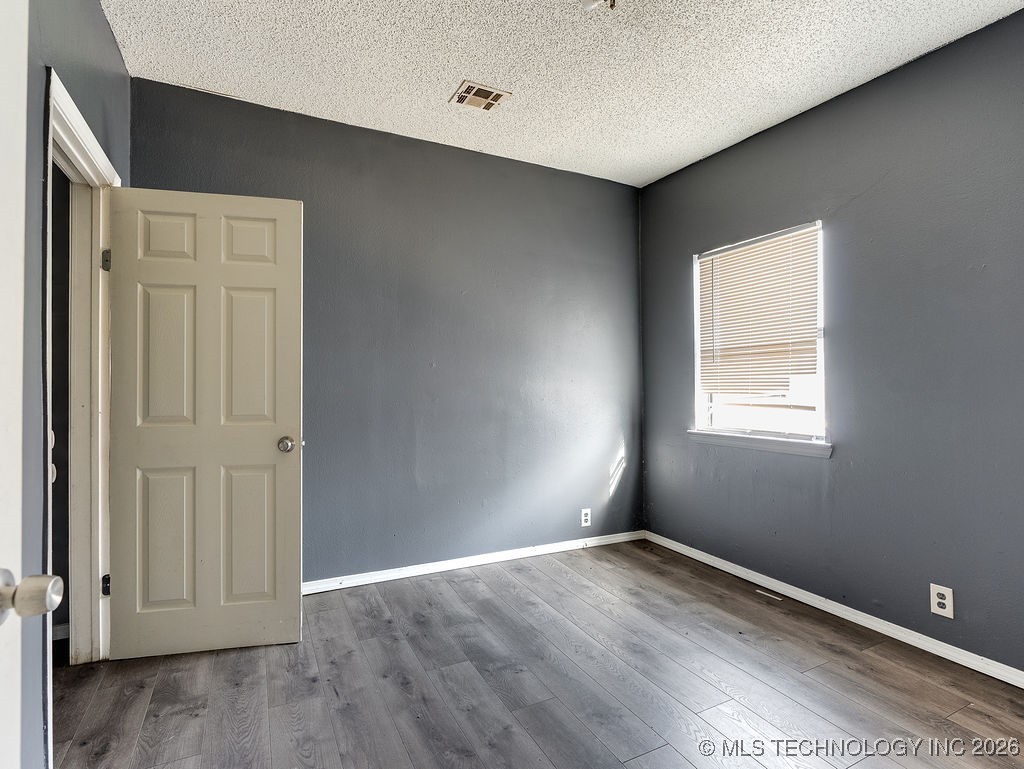 326 W 6th Street Property Photo 8