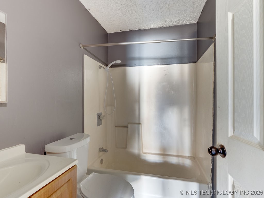 326 W 6th Street Property Photo 9