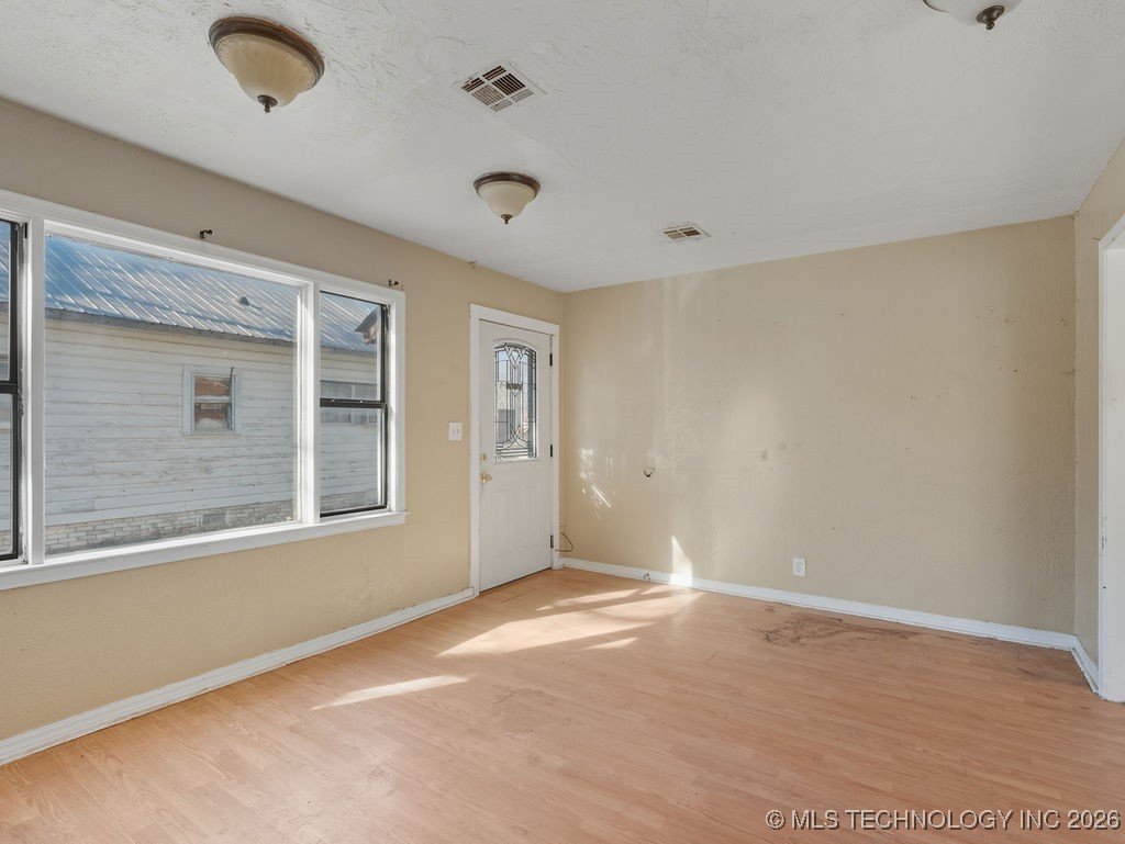 516 W 7th Street Property Photo 3