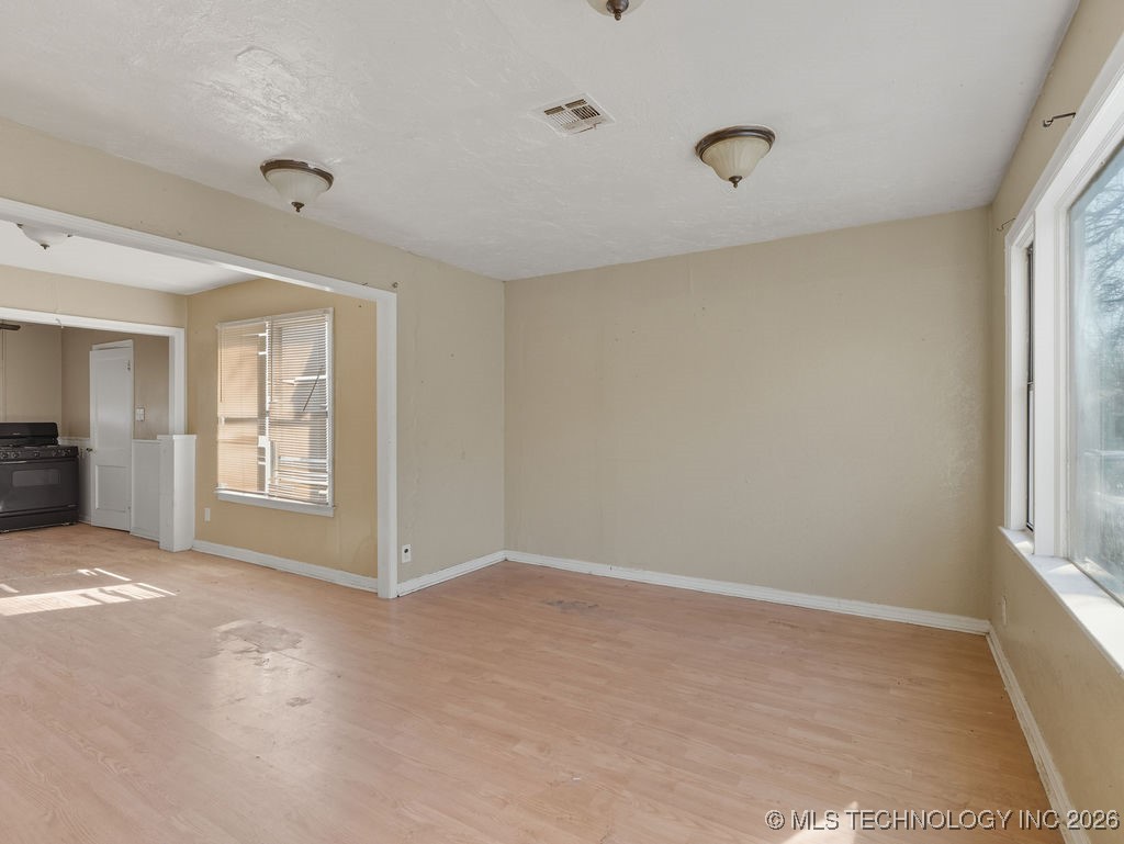 516 W 7th Street Property Photo 4