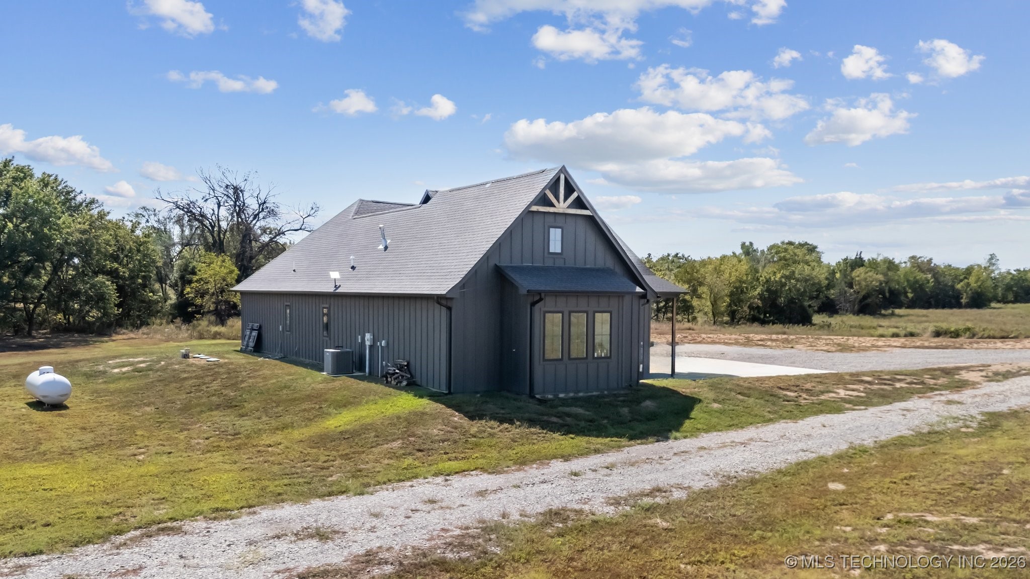 3111 S Rosebud Lane Property Photo 2