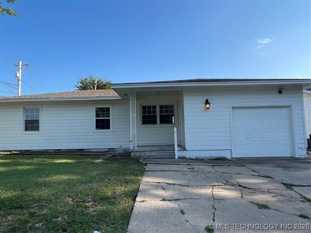 701 W Lansing Street Property Photo 1