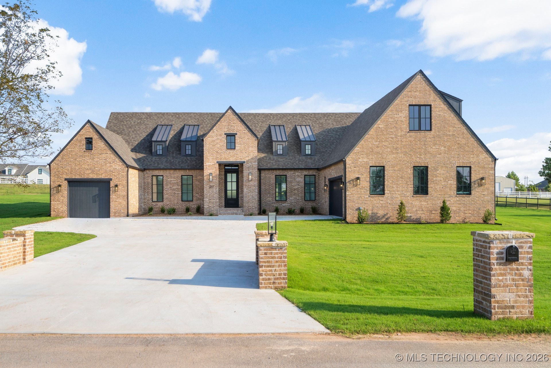 207 W 172nd Street S Property Photo 1