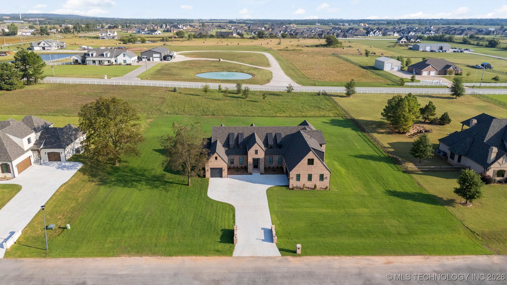 207 W 172nd Street S Property Photo 2