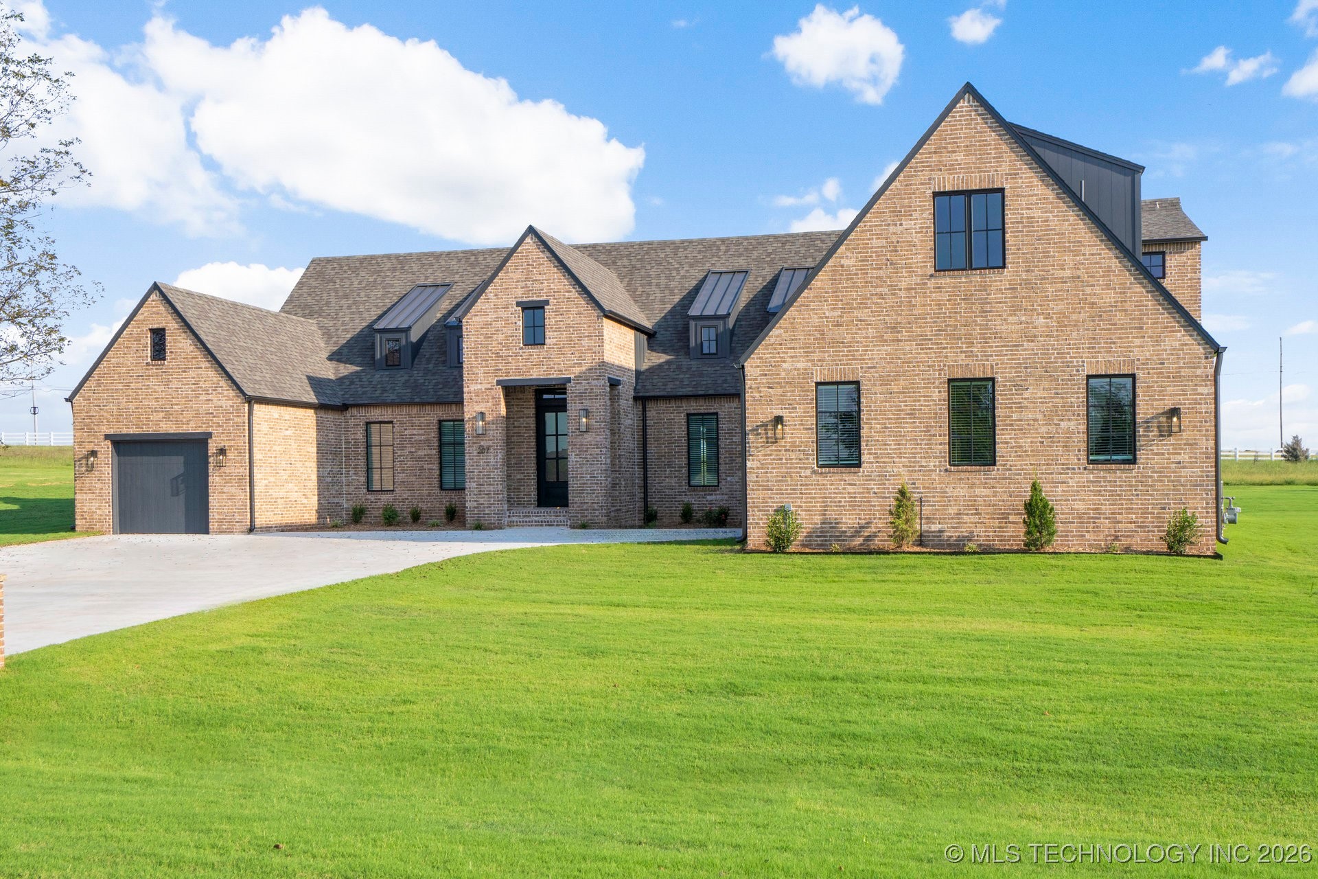 207 W 172nd Street S Property Photo 4