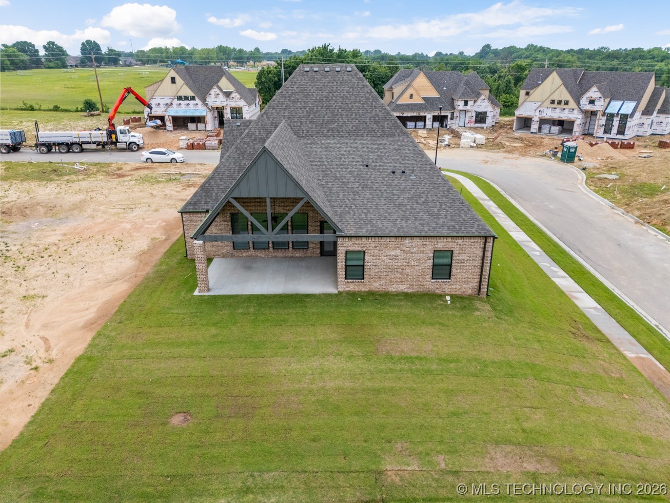 2704 W Twin Oaks Street Property Photo 3