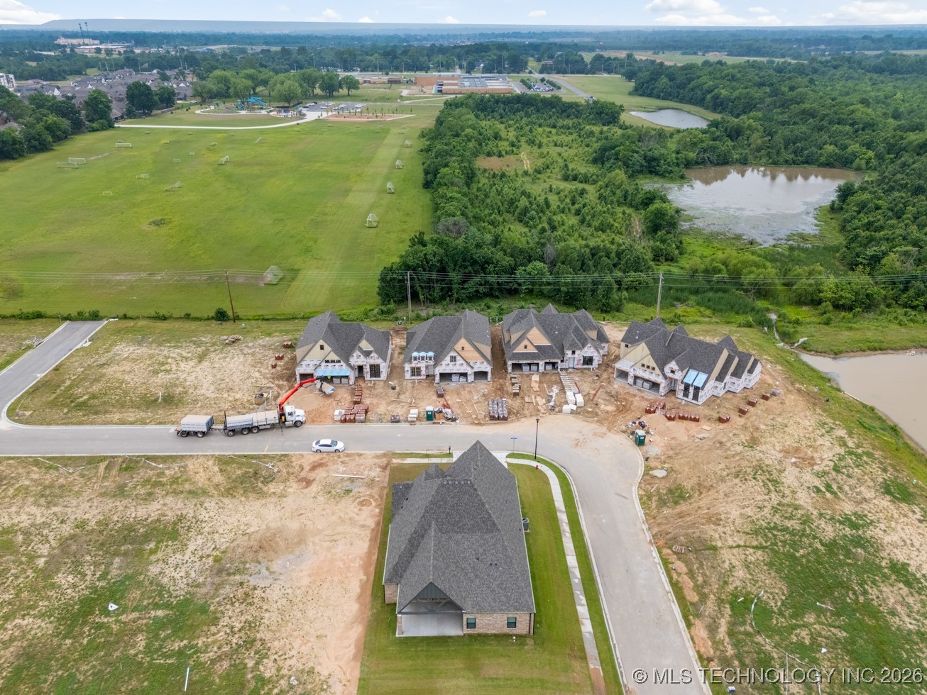 2704 W Twin Oaks Street Property Photo 4