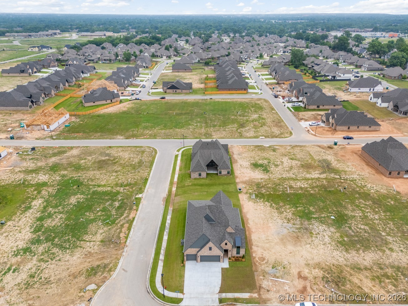 2704 W Twin Oaks Street Property Photo 5