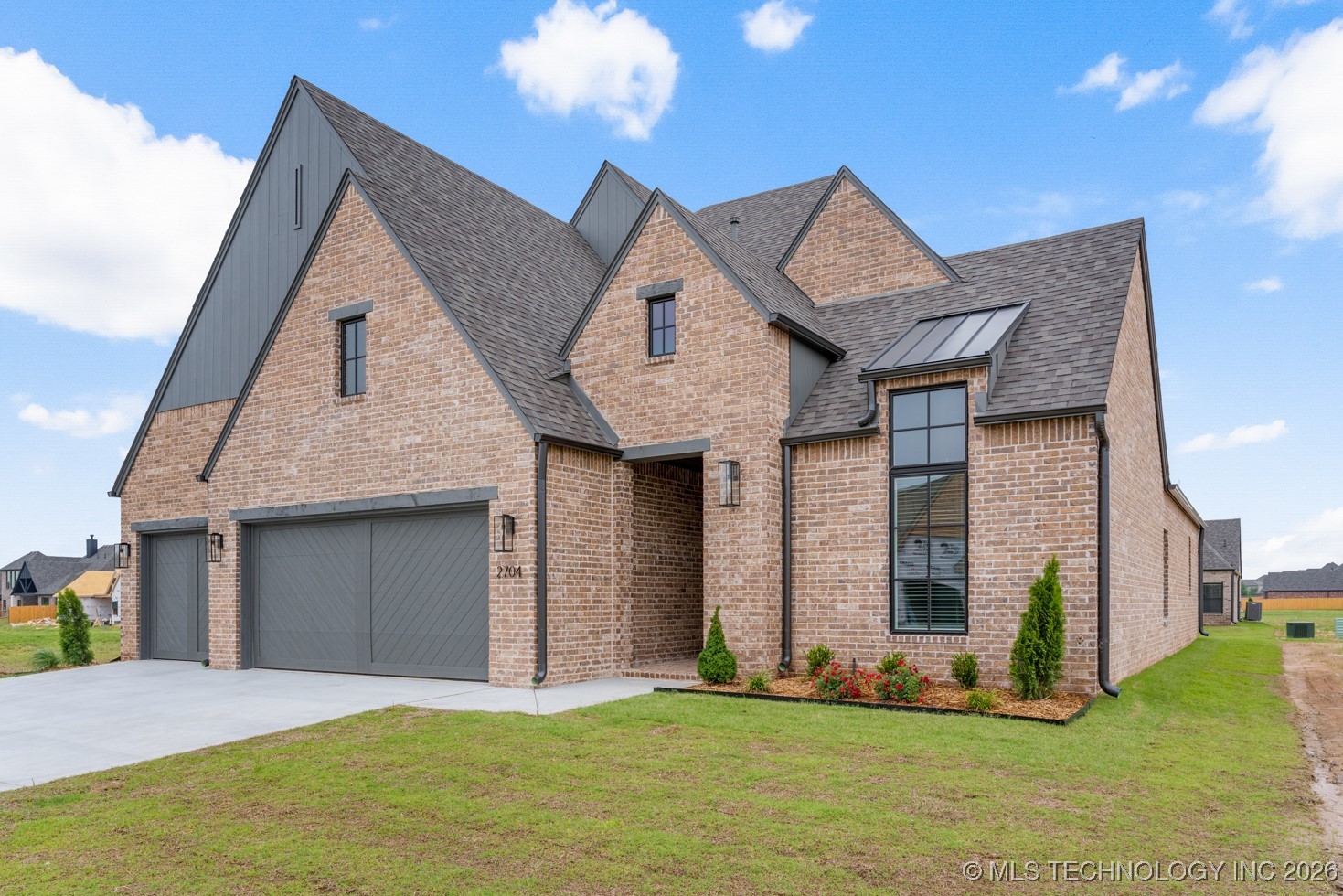 2704 W Twin Oaks Street Property Photo 6