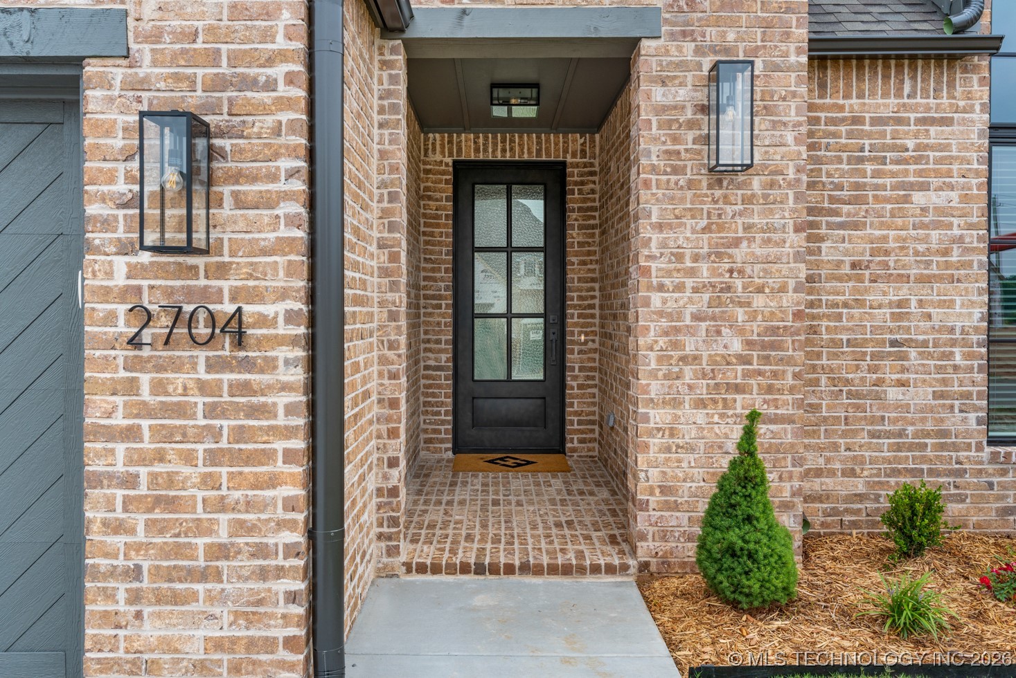 2704 W Twin Oaks Street Property Photo 7