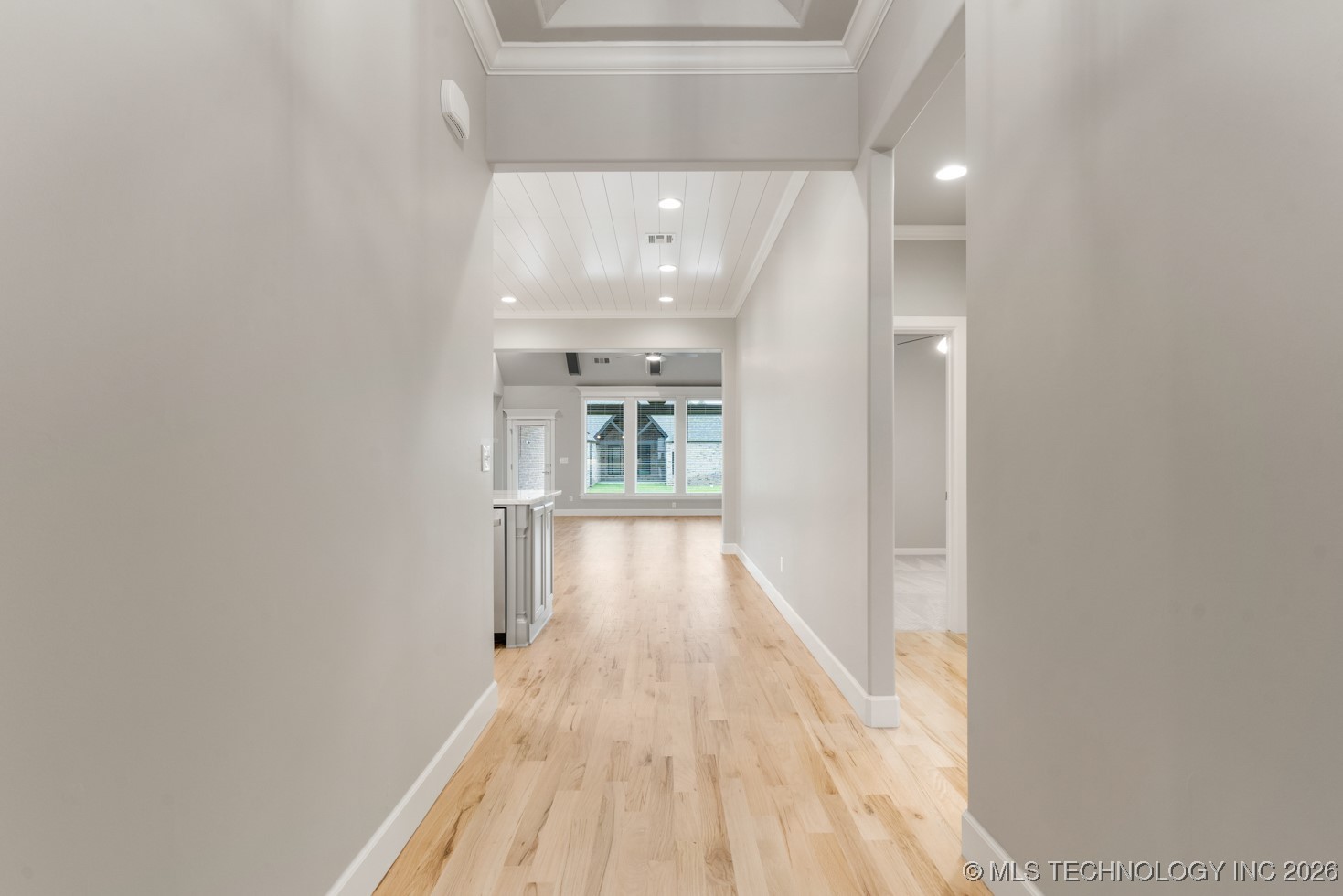 2704 W Twin Oaks Street Property Photo 8