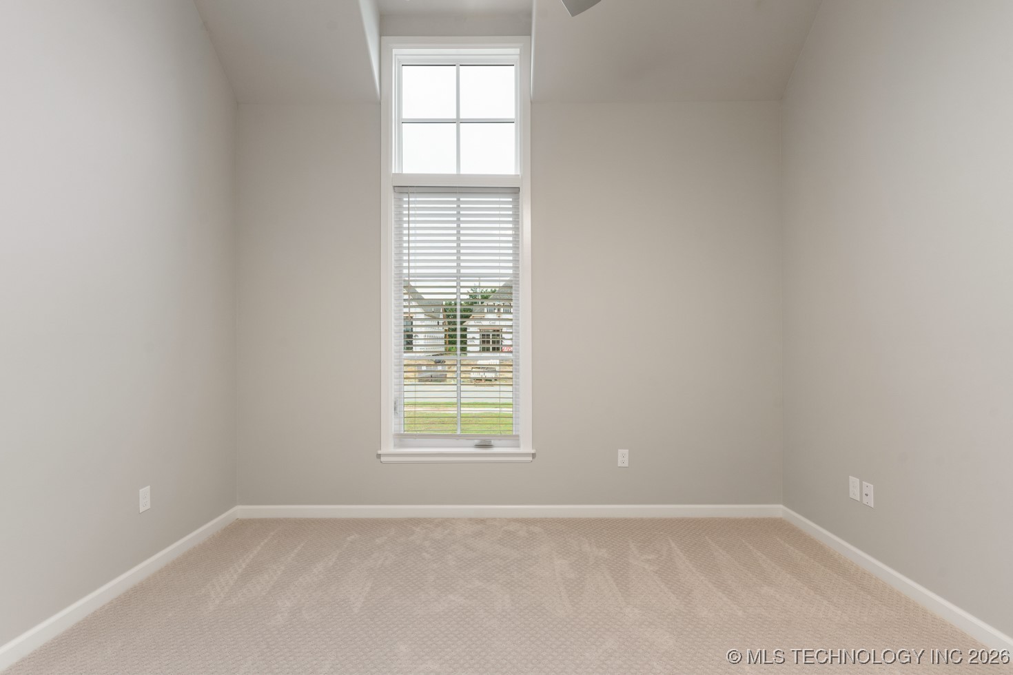 2704 W Twin Oaks Street Property Photo 10