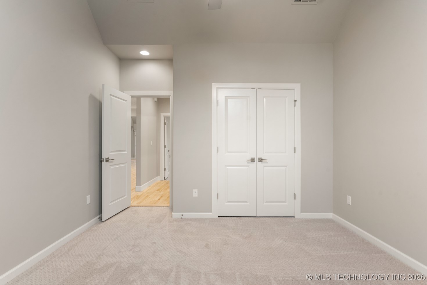 2704 W Twin Oaks Street Property Photo 11