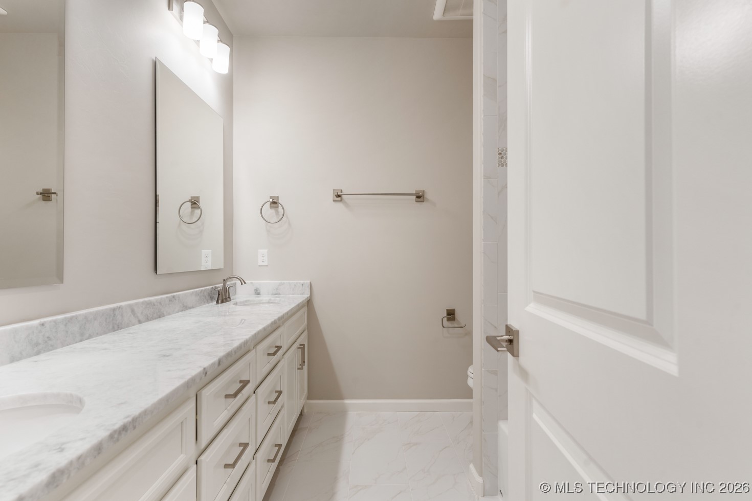 2704 W Twin Oaks Street Property Photo 12