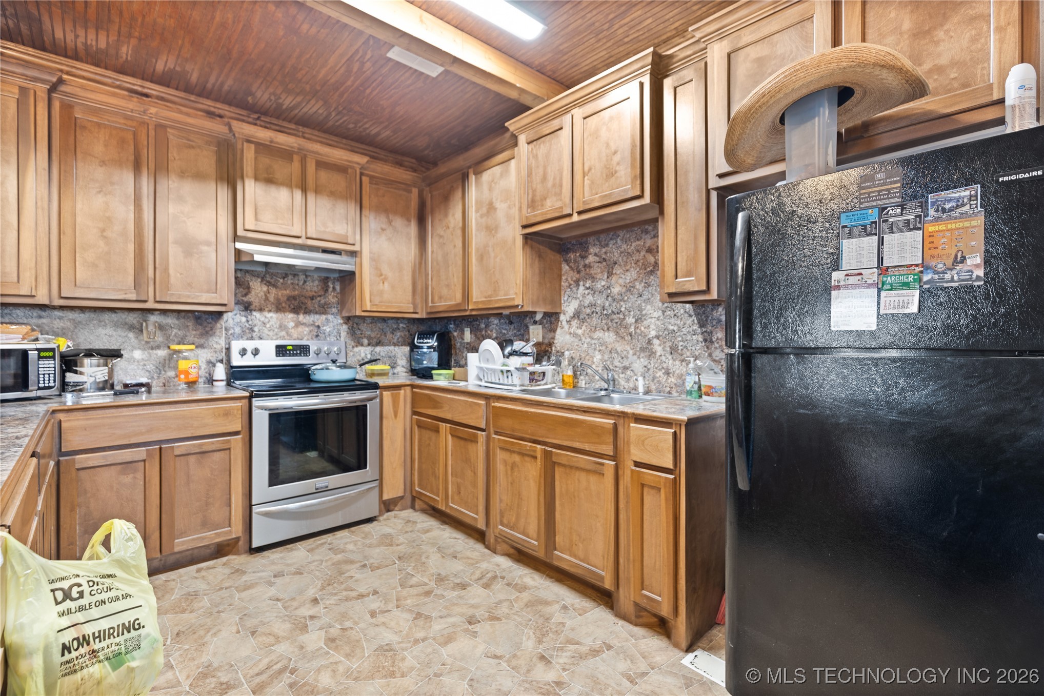 8100 Wainwright Road Property Photo 8