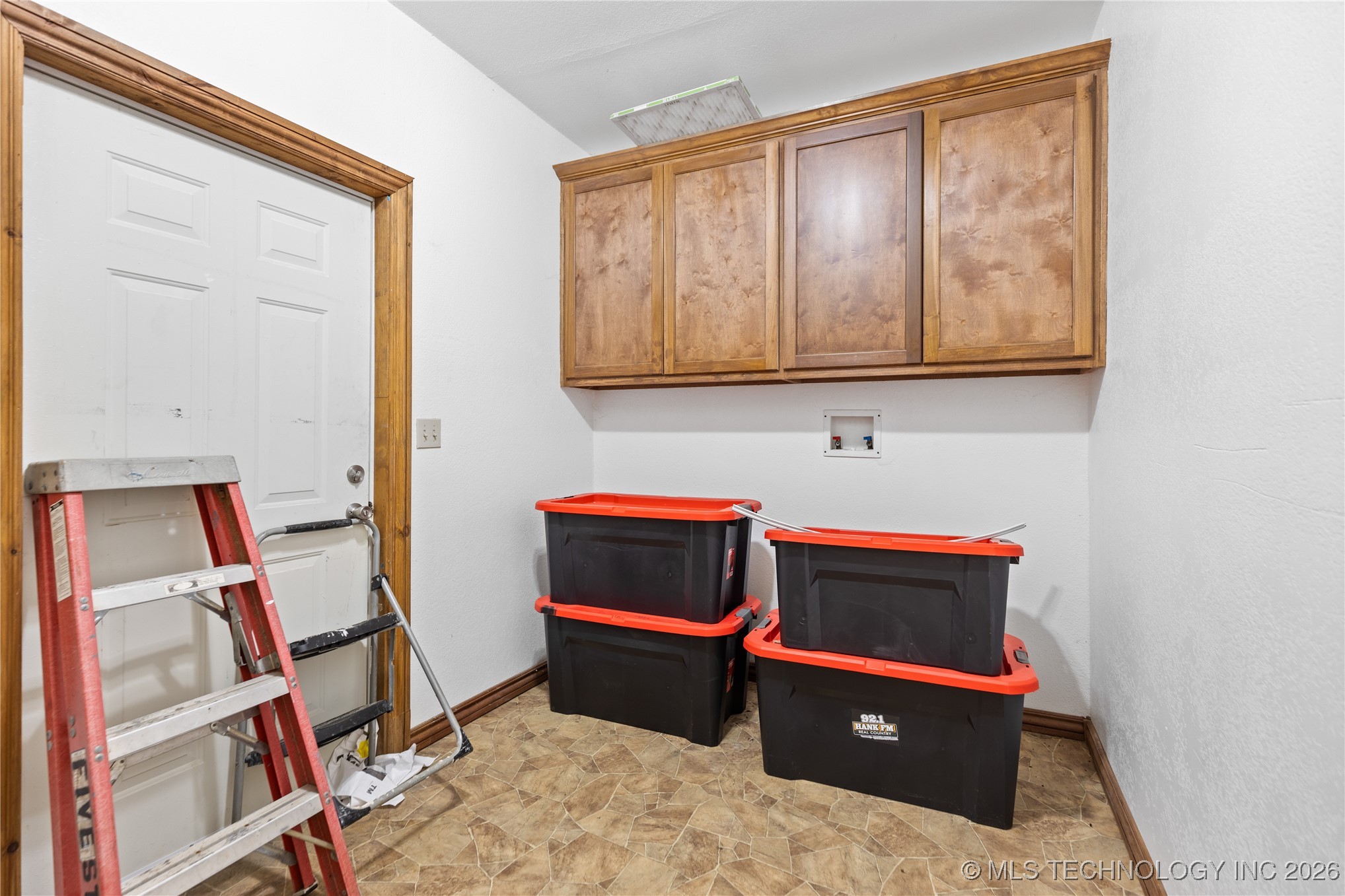 8100 Wainwright Road Property Photo 14